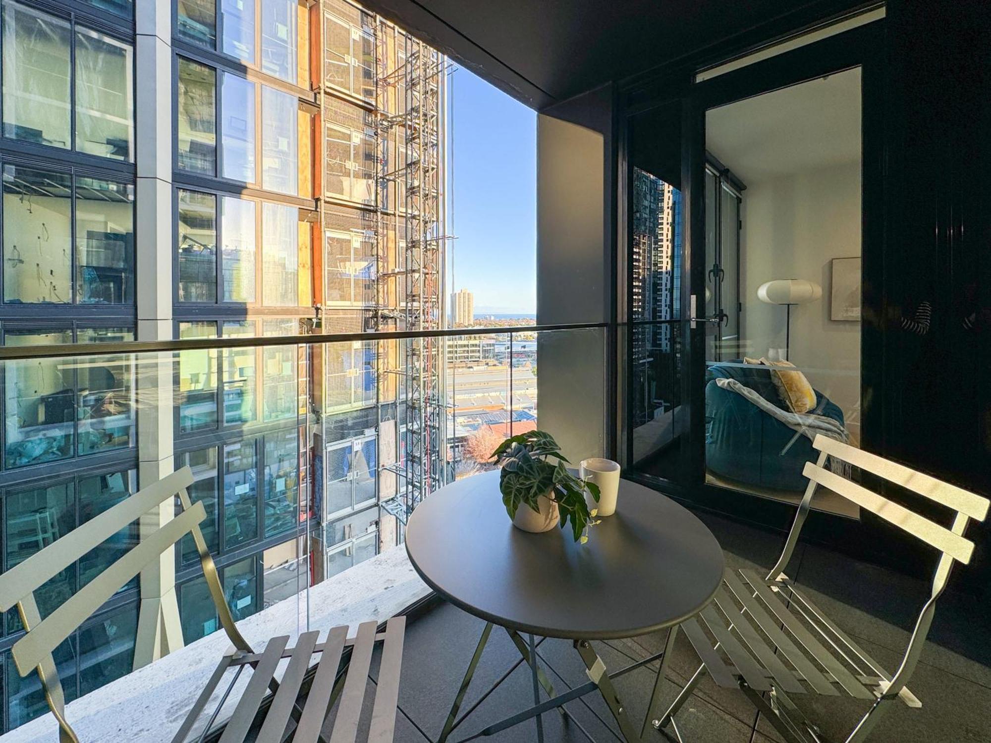 Apartment Elegant 2br Skyline Free Parking