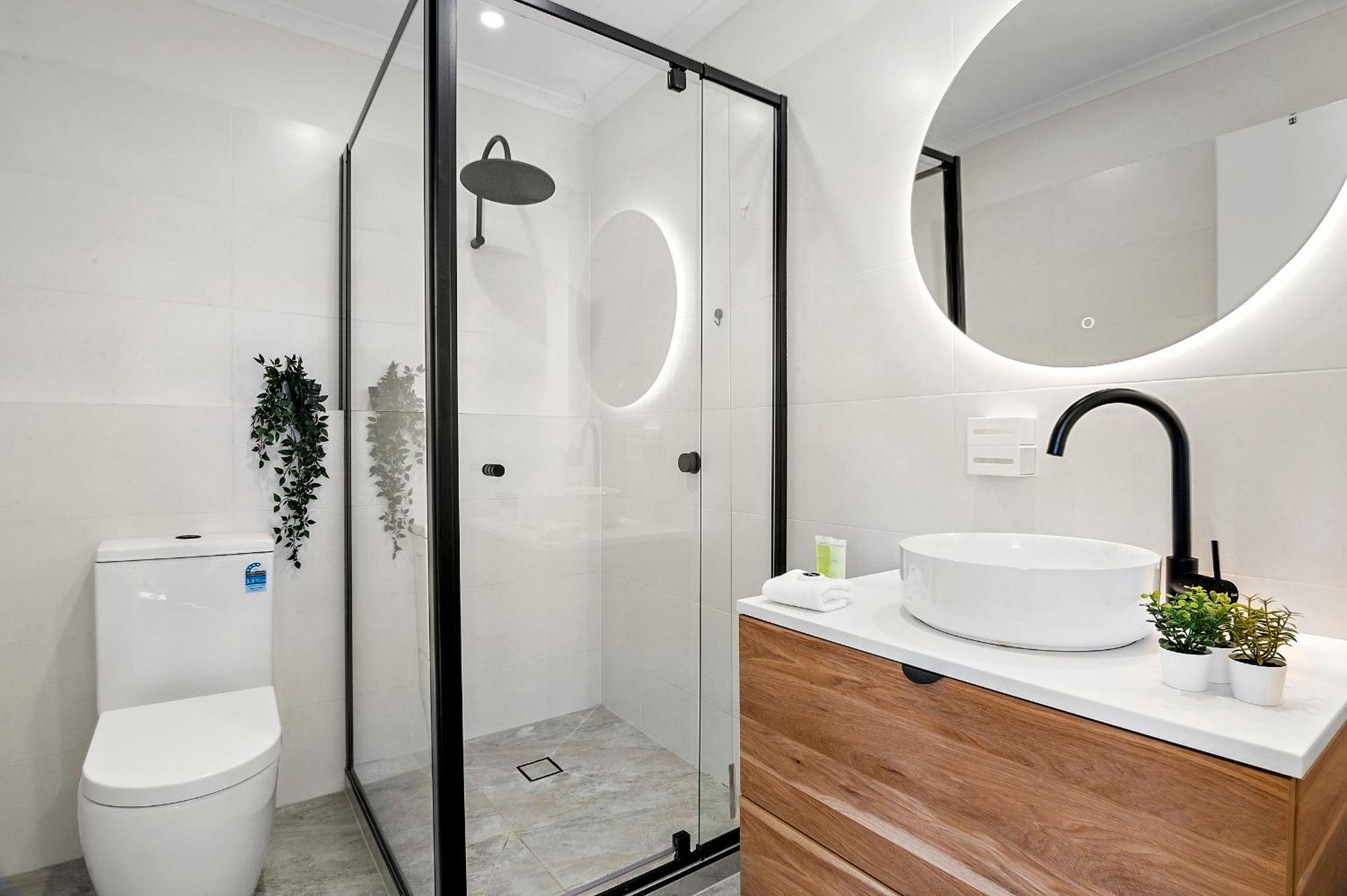 Elegant Emerald 3 Bed At Park With Parking * Melbourne