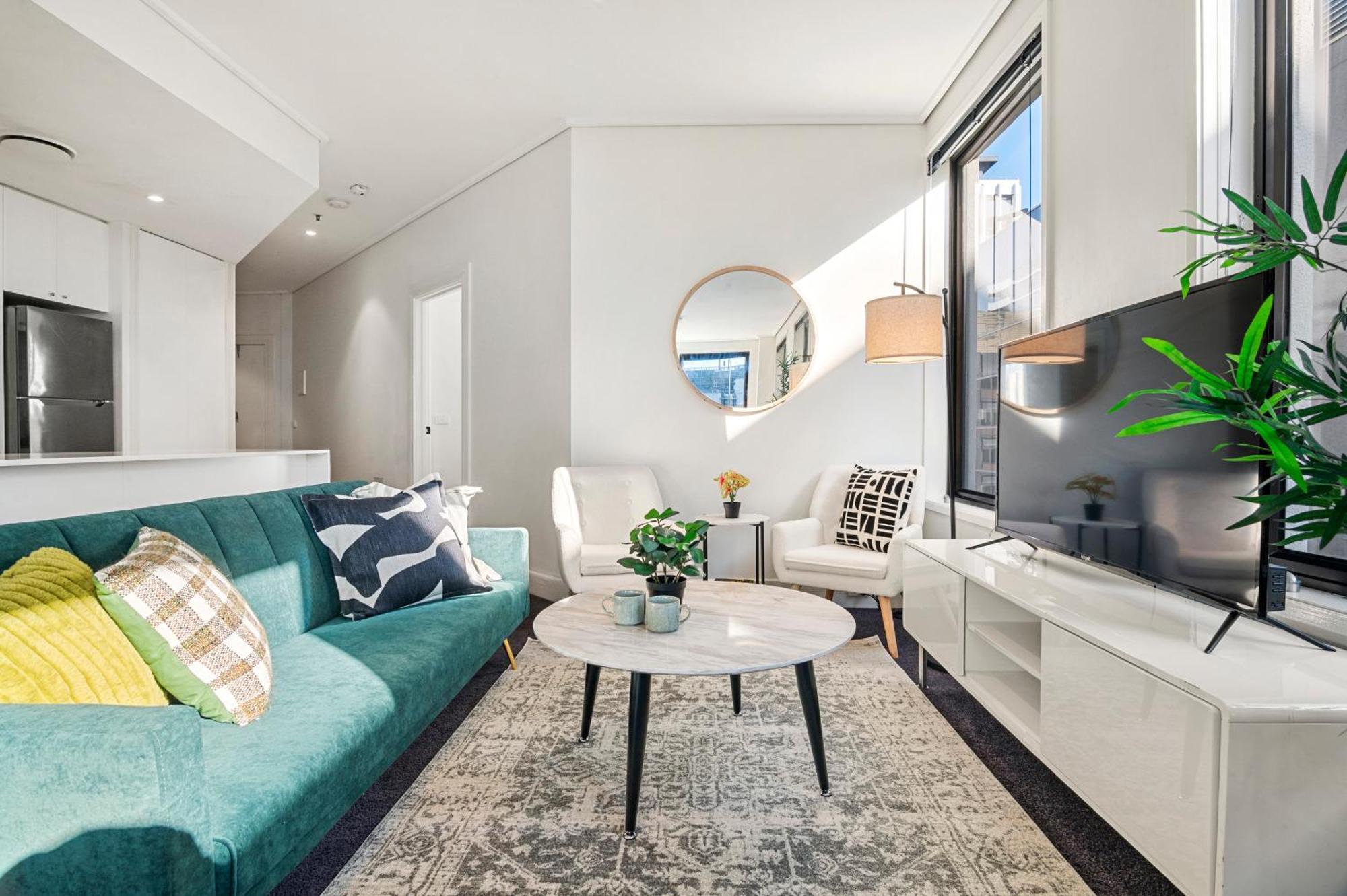Elegant Emerald 3 Bed At Park With Parking *