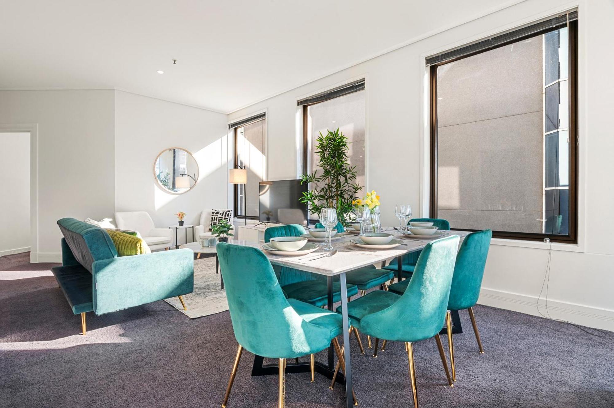Apartment Elegant Emerald 3 Bed At Park With Parking Melbourne