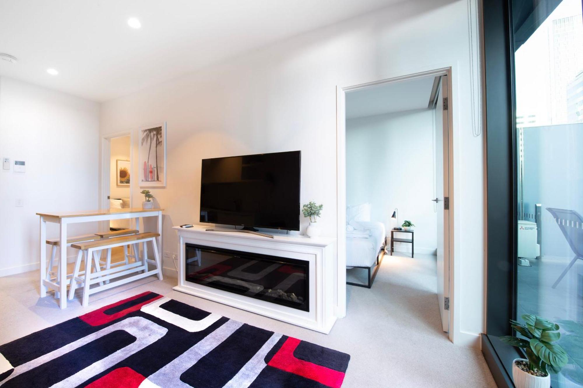 Latrobe St Gem 2-bedroom With Huge Deck & Car Park * Melbourne