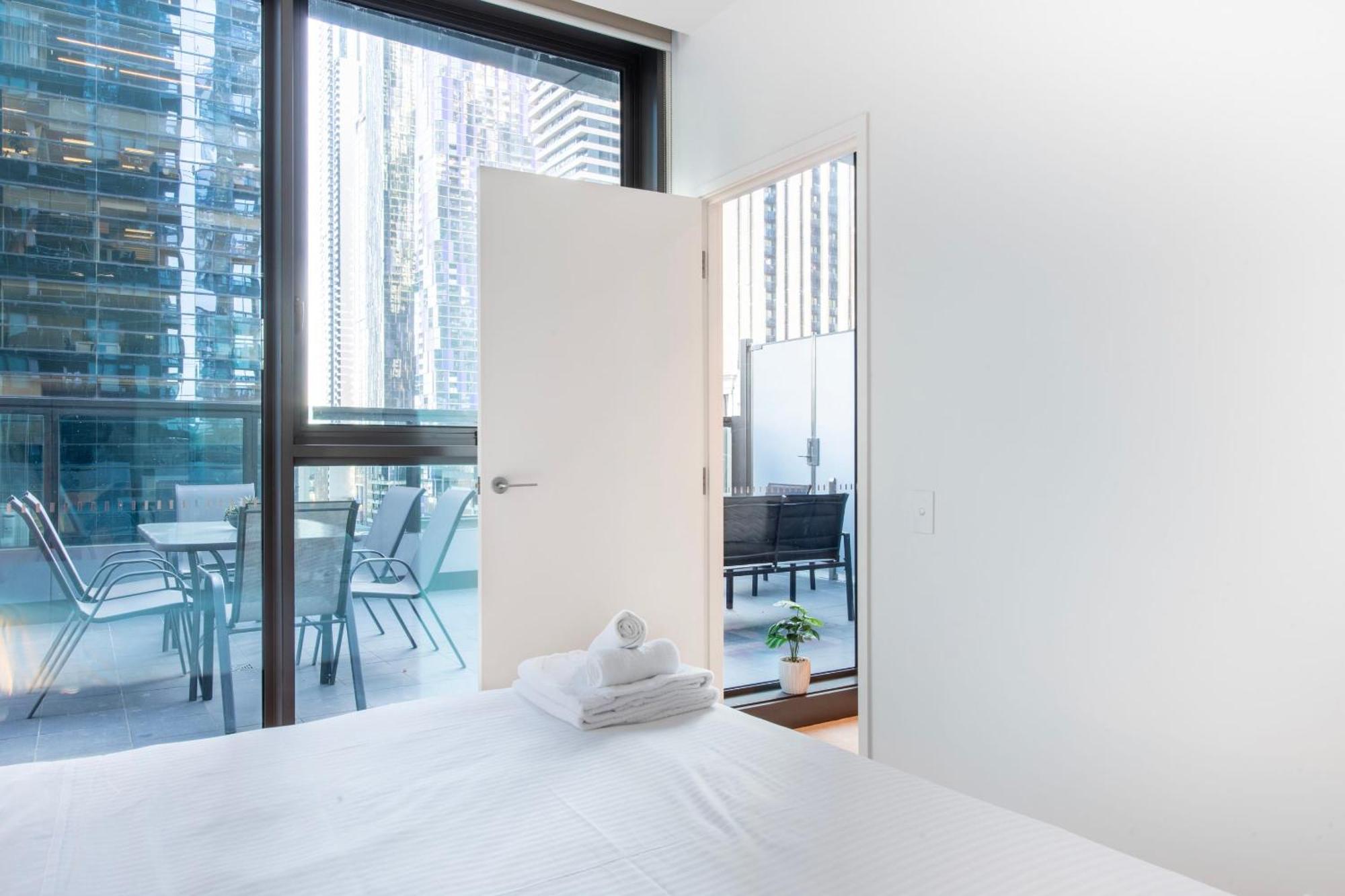 Latrobe St Gem 2-bedroom With Huge Deck & Car Park Melbourne