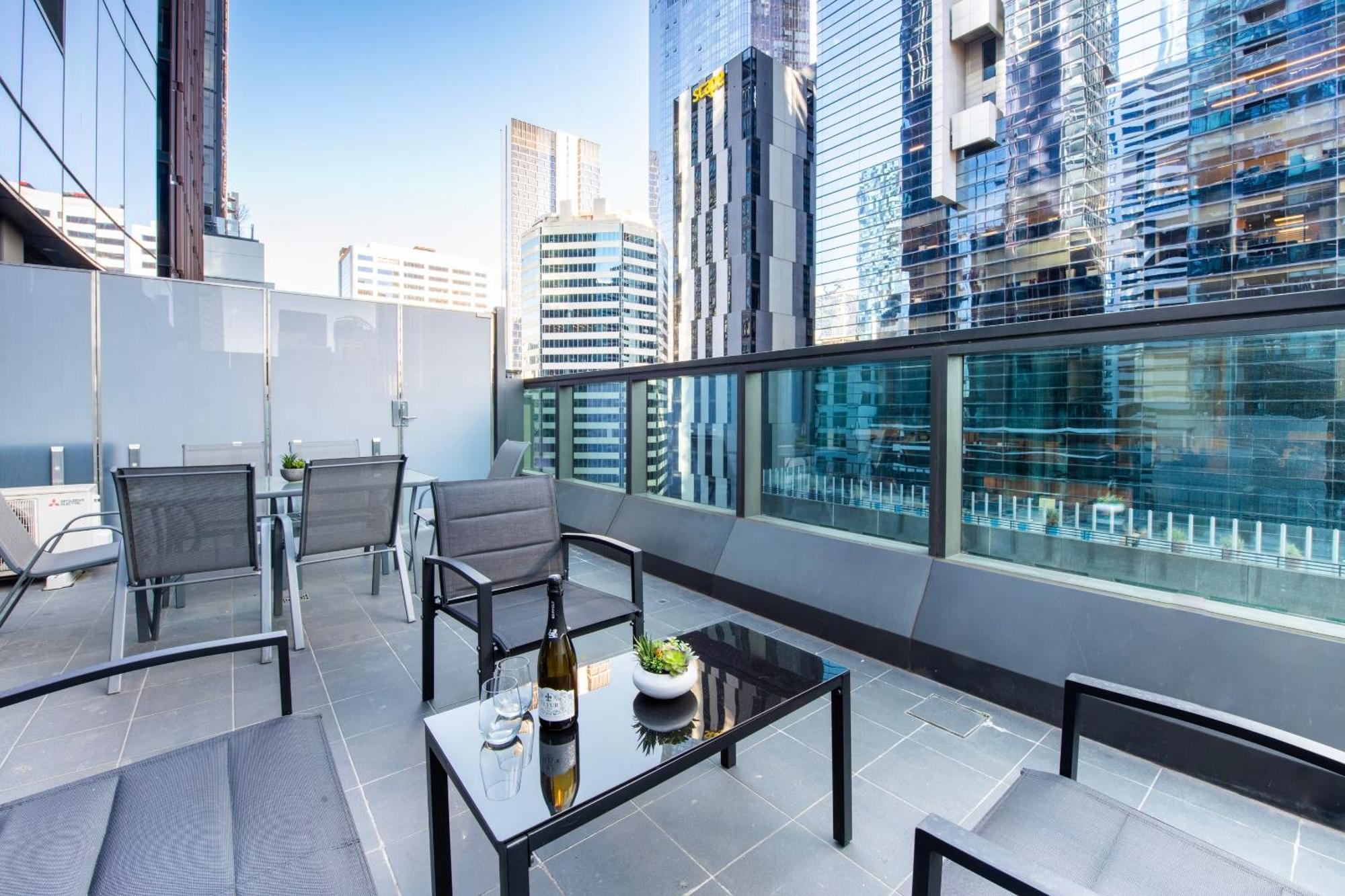 Apartment Latrobe St Gem 2-bedroom With Huge Deck & Car Park *