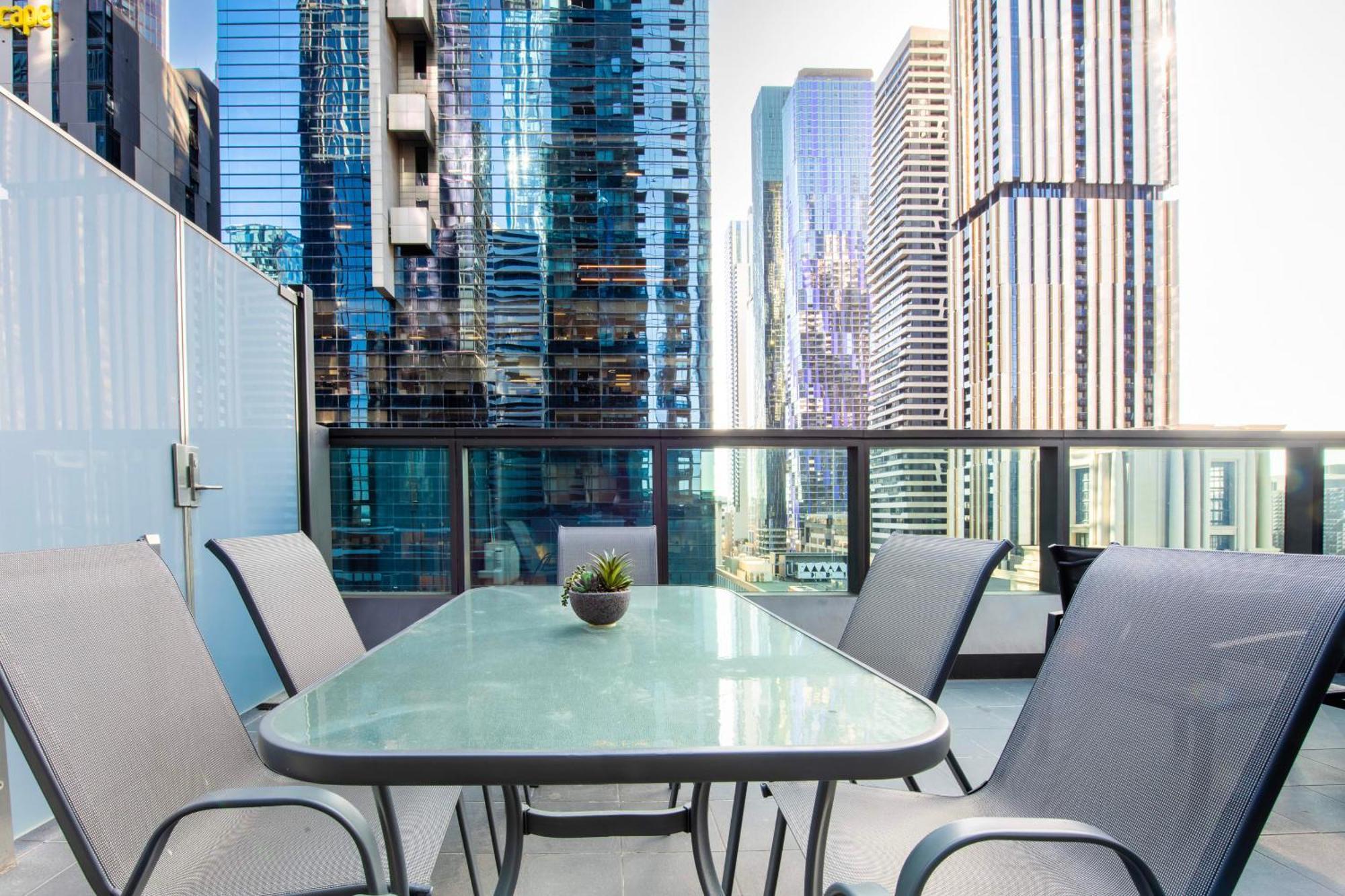 Latrobe St Gem 2-bedroom With Huge Deck & Car Park Melbourne
