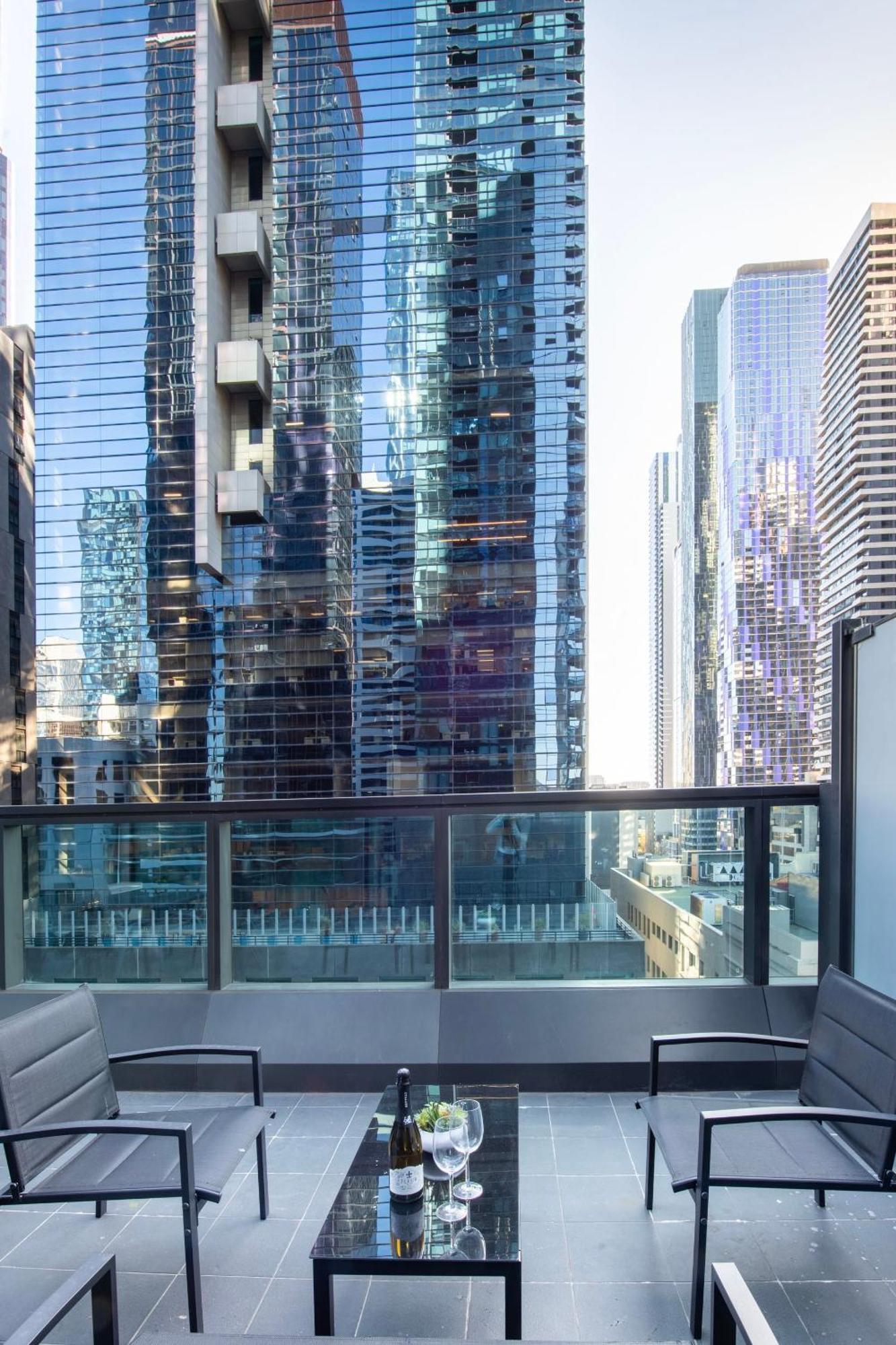 Apartment Latrobe St Gem 2-bedroom With Huge Deck & Car Park