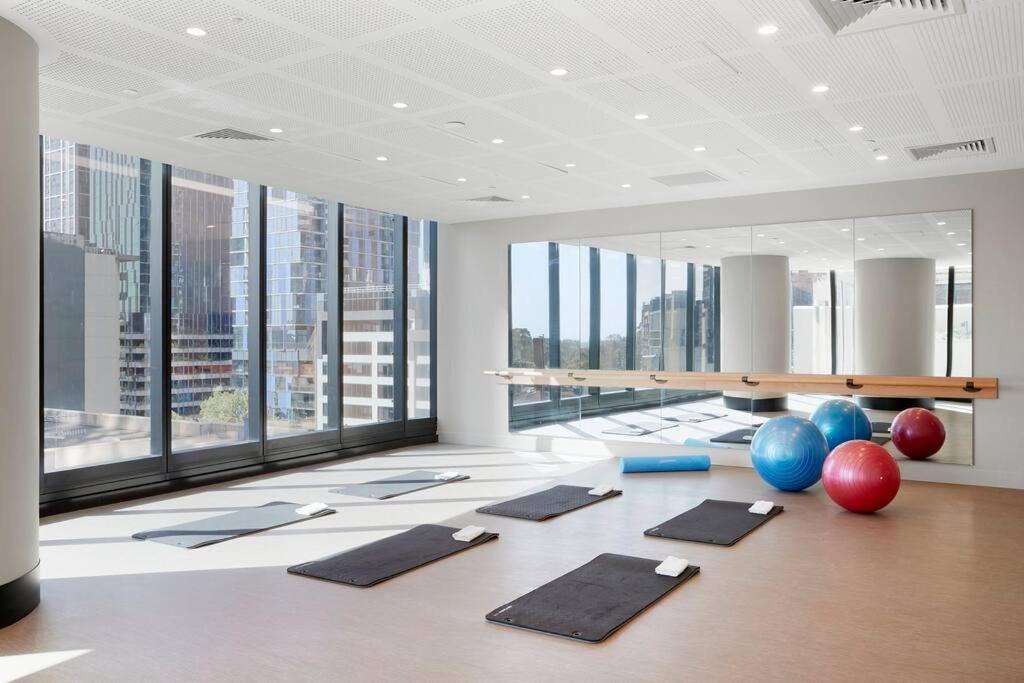 Prime Cbd, 180 Sky High Panoramic View-pool & Gym Apartment