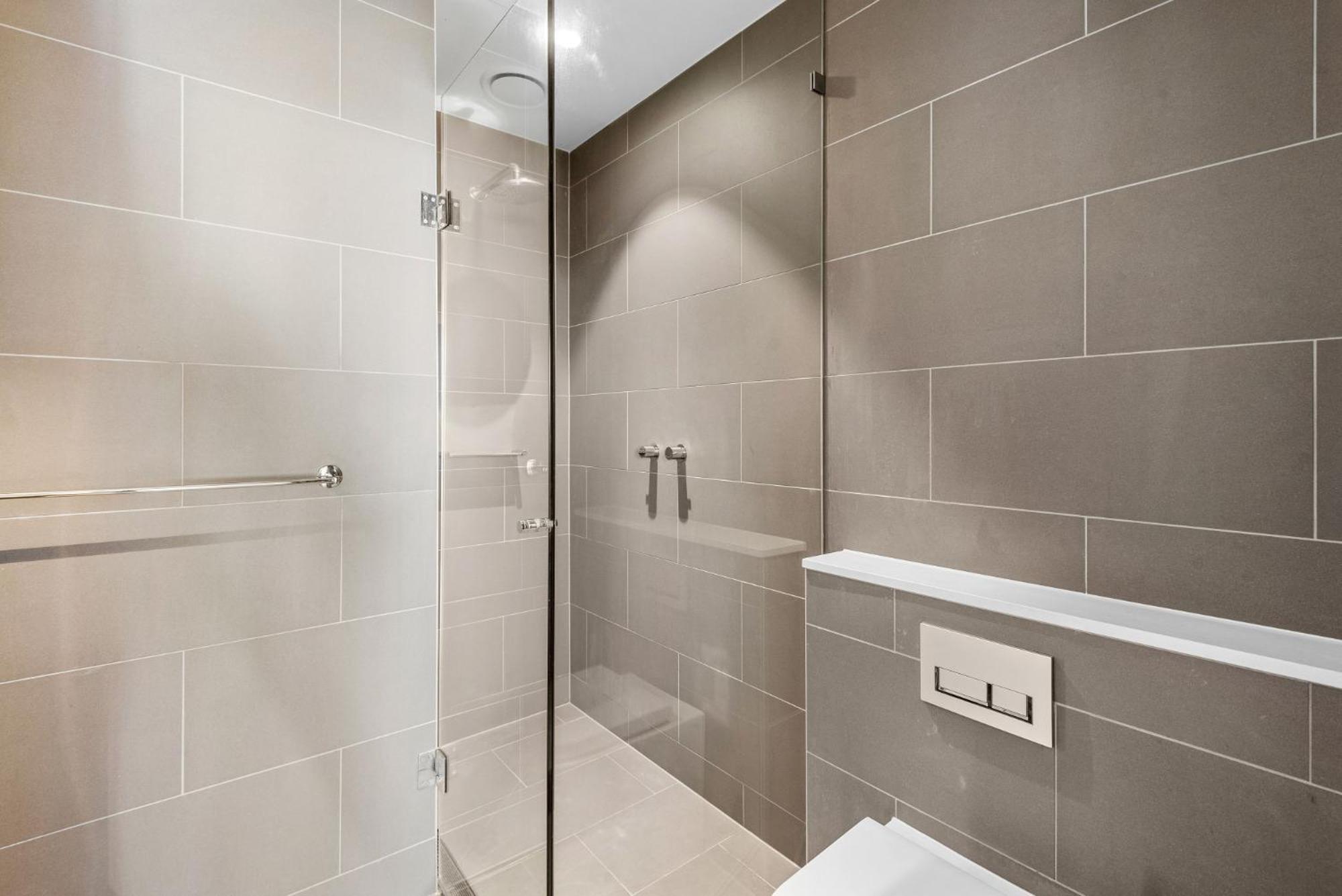 Elegant 2-bed With Expansive Views Apartment