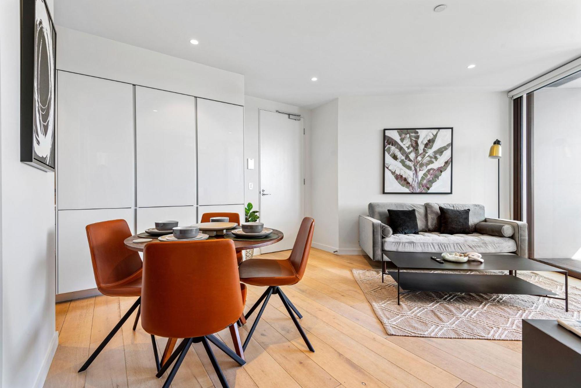 Elegant 2-bed With Expansive Views Apartment Melbourne