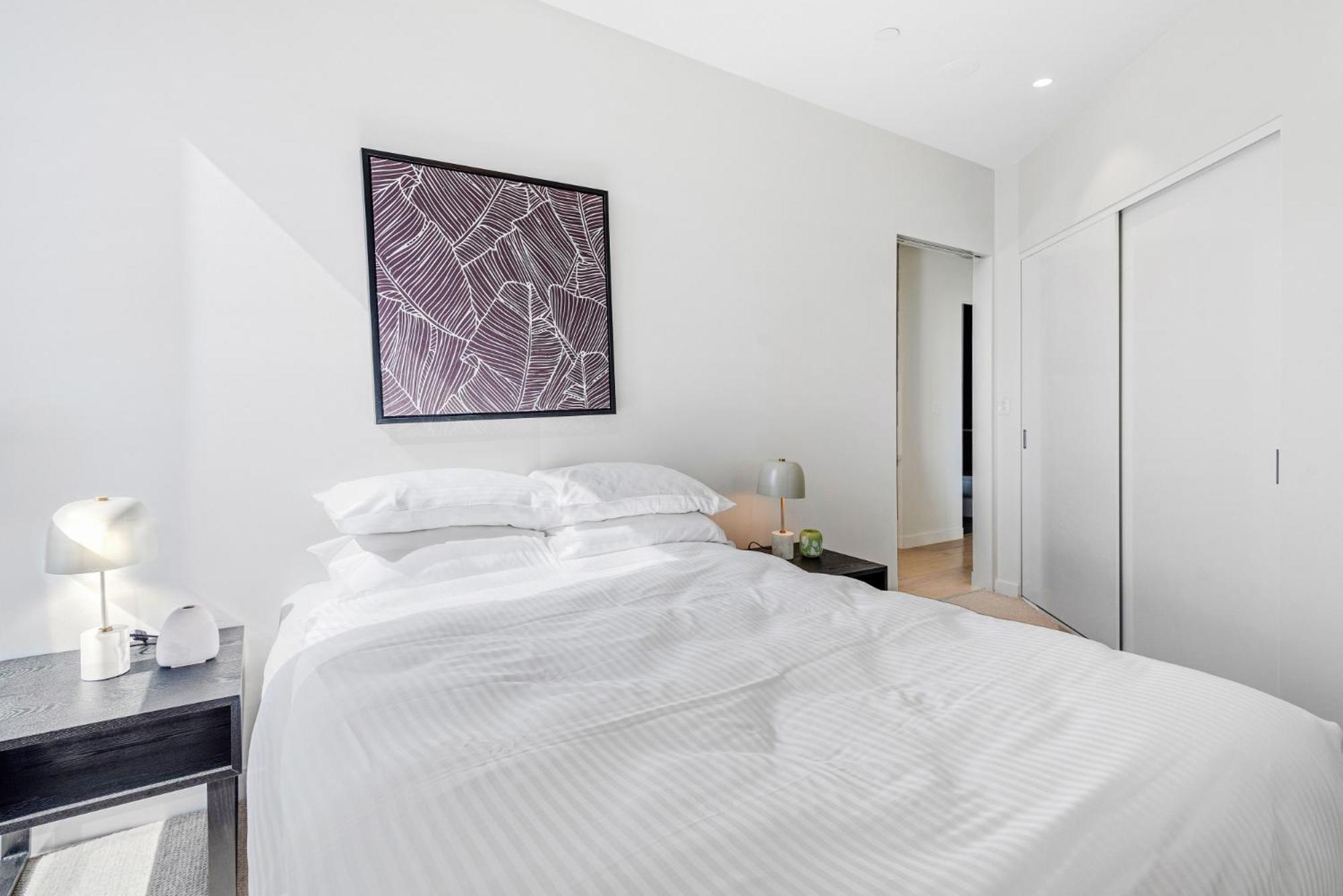 Apartment Elegant 2-bed With Expansive Views *