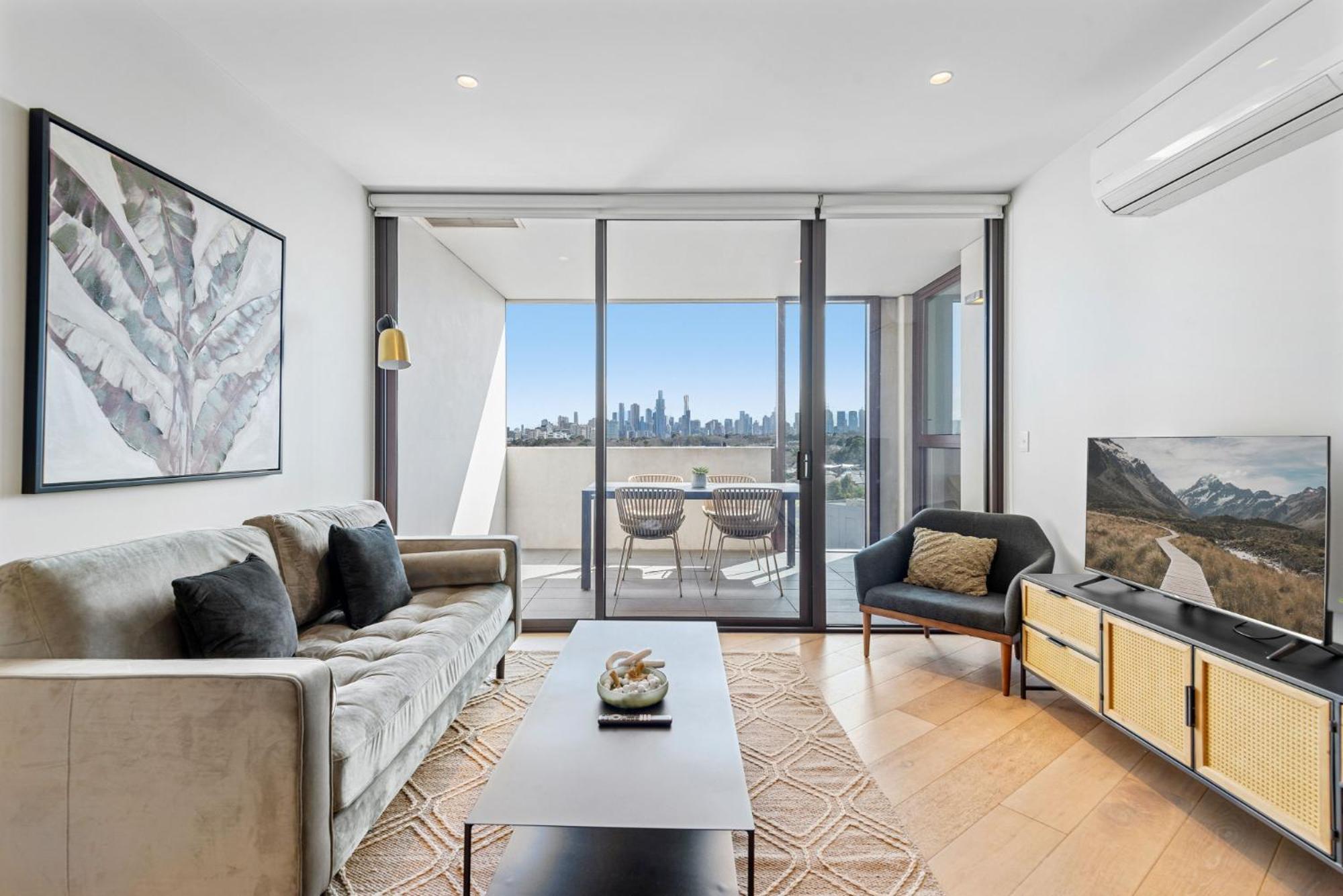 Elegant 2-bed With Expansive Views Apartment Melbourne