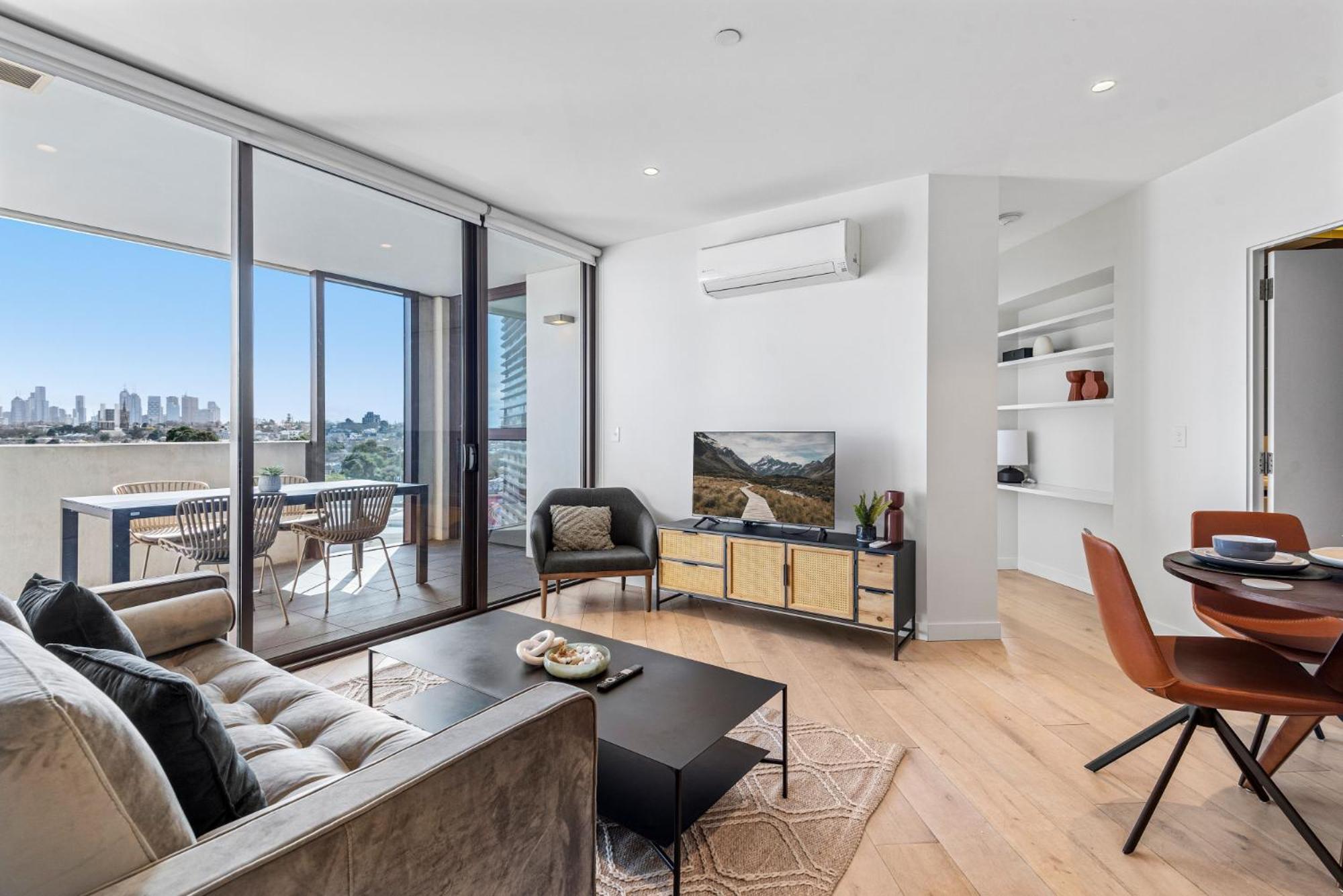 Elegant 2-bed With Expansive Views Apartment Melbourne