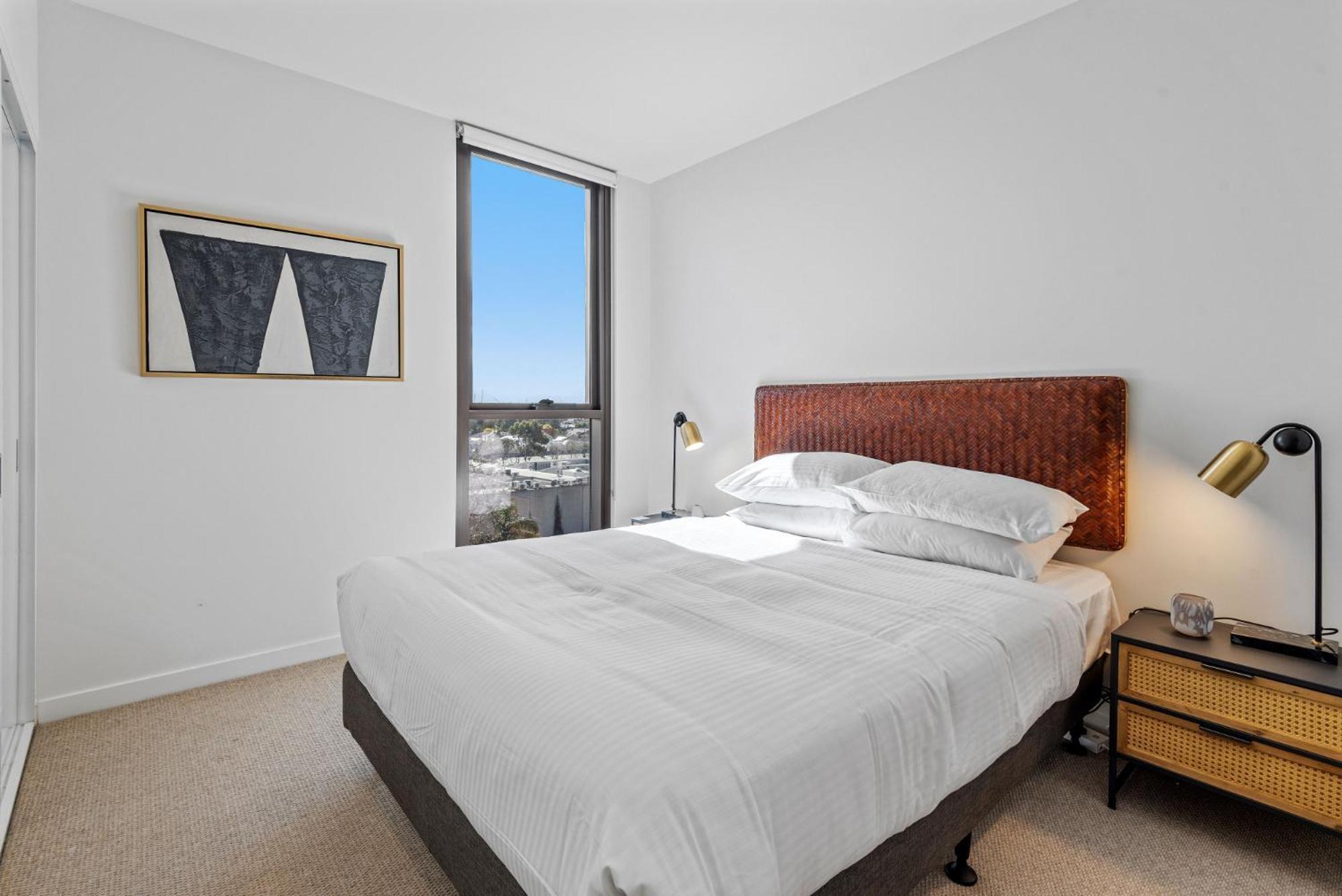 Elegant 2-bed With Expansive Views
