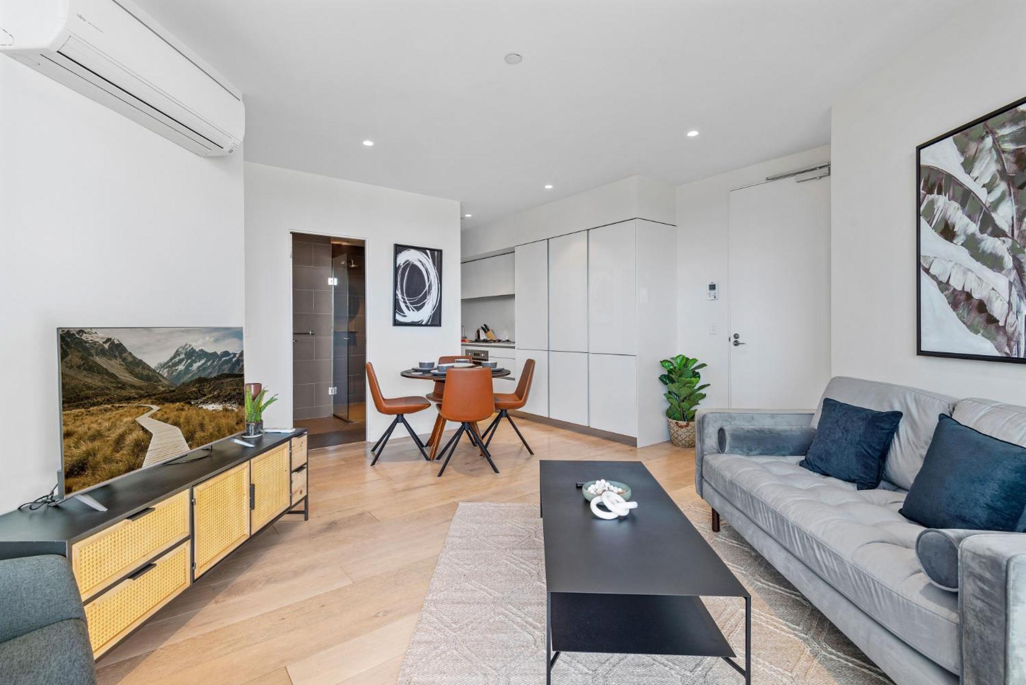Elegant 2-bed With Expansive Views *