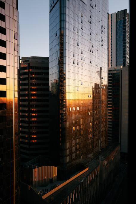 Apartment Stylish In Cbd - Pool, & Sauna