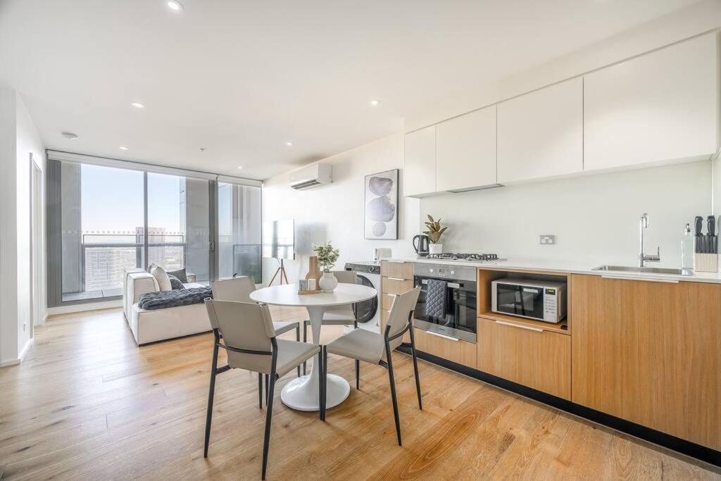 Apartment Inner Comforts Bay Views 1b1b1c 2-beds *