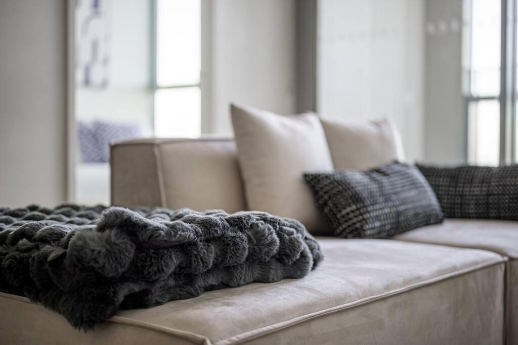 Inner Comforts Bay Views 1b1b1c 2-beds Apartment Melbourne