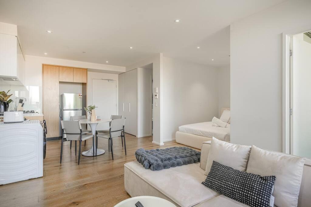 Inner Comforts Bay Views 1b1b1c 2-beds Apartment