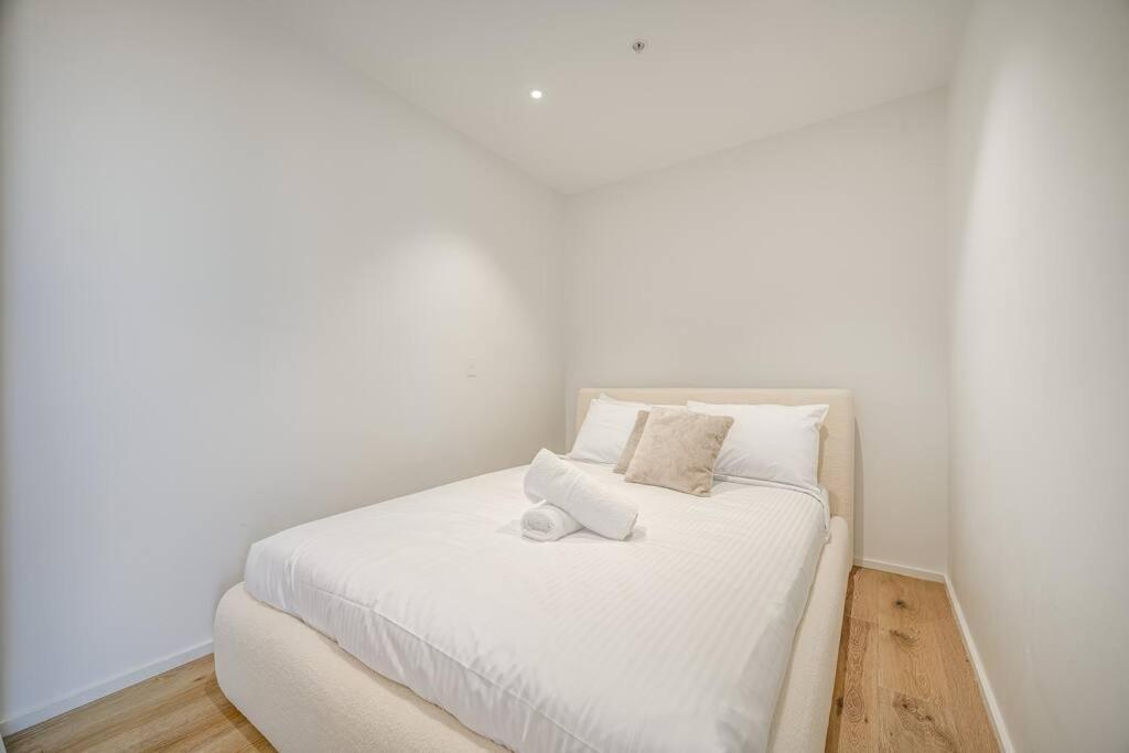 Inner Comforts Bay Views 1b1b1c 2-beds * Melbourne