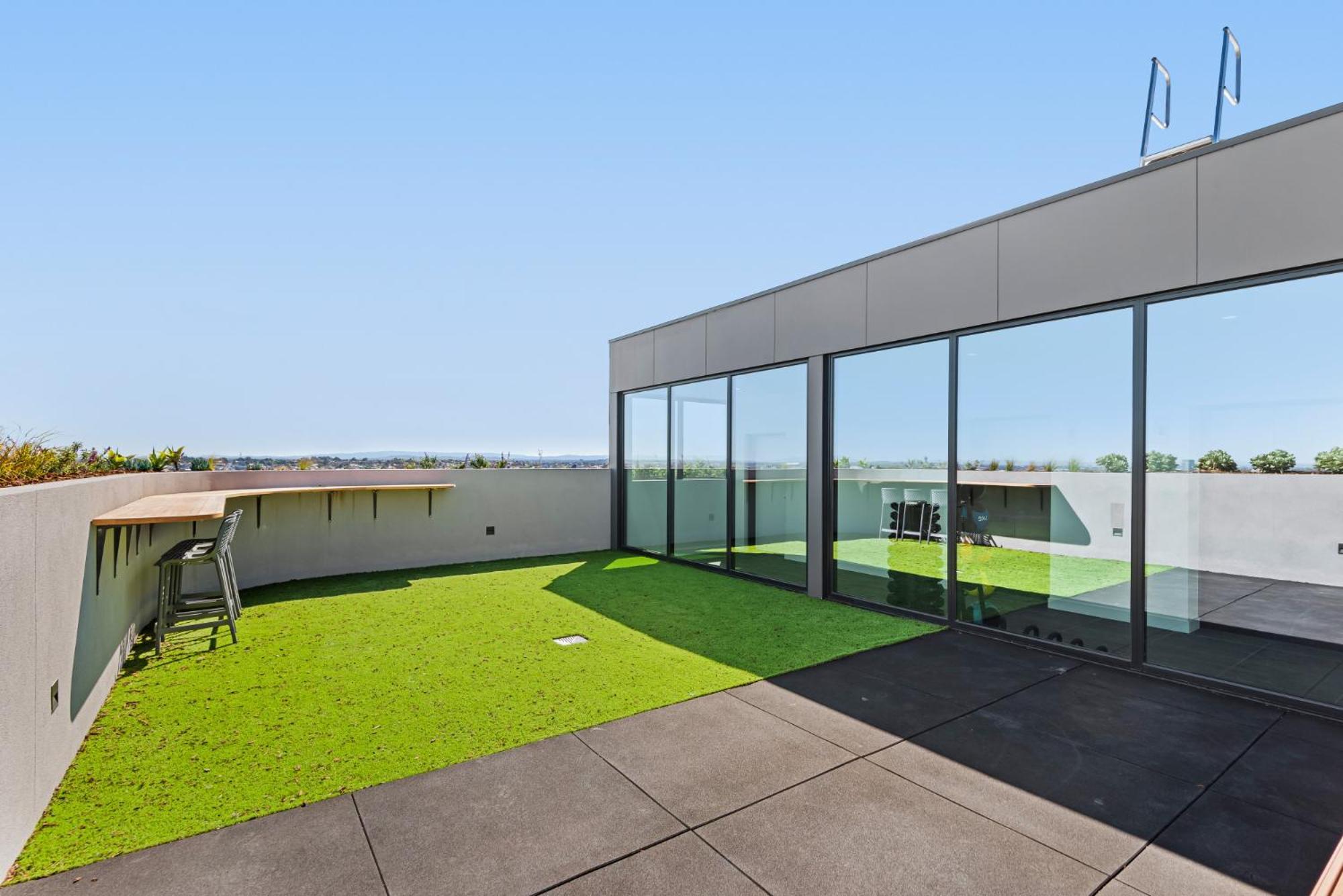 Elegant 1-bed By Shops With Rooftop Swimming Pool Apartment