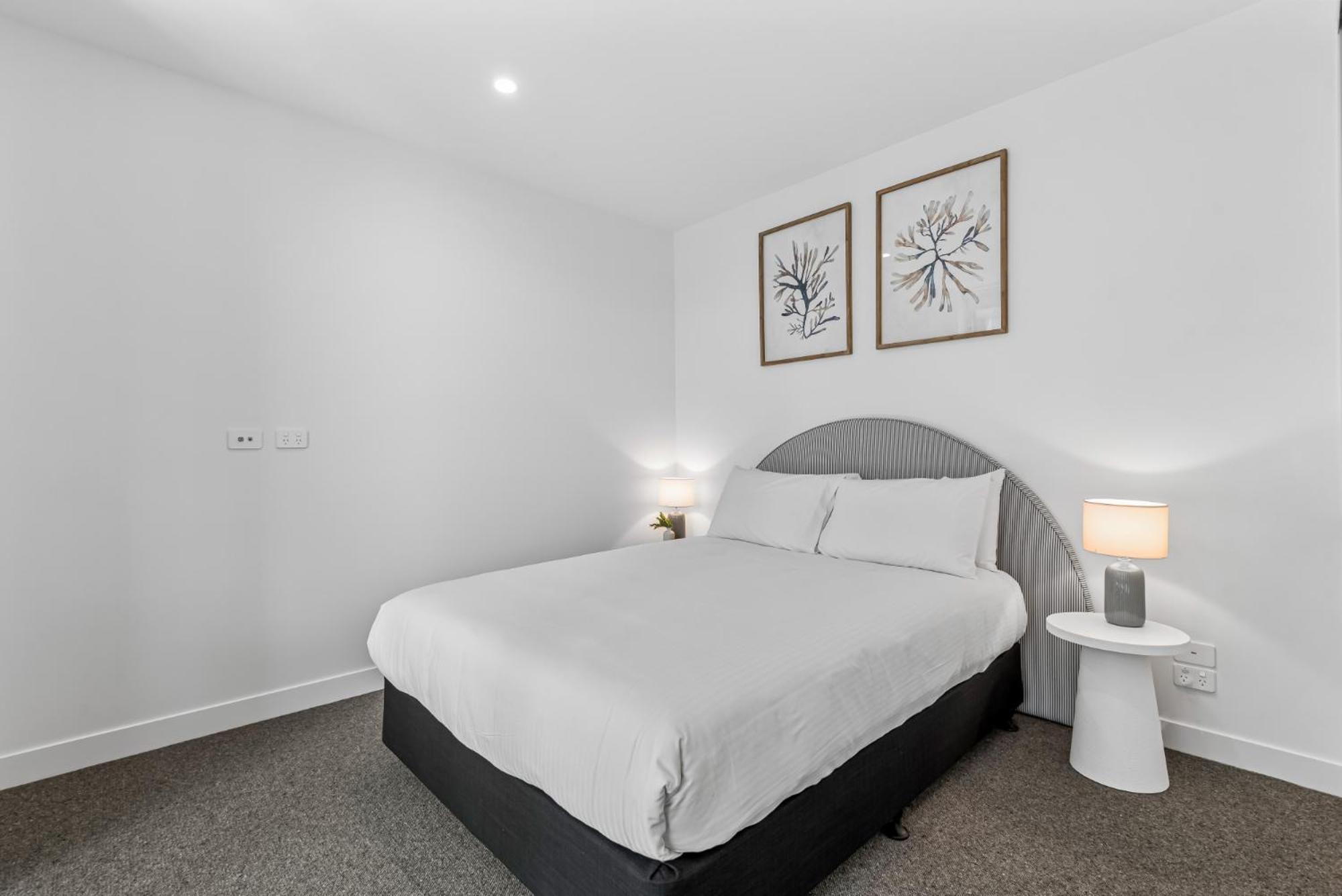 Apartment Elegant 1-bed By Shops With Rooftop Swimming Pool