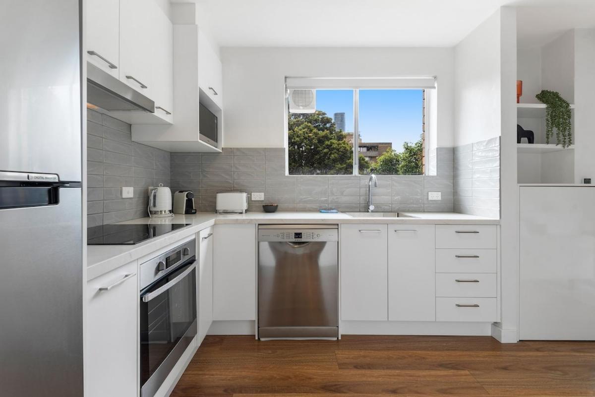 Apartment Newly Renovated South Yarra 2br With Parking