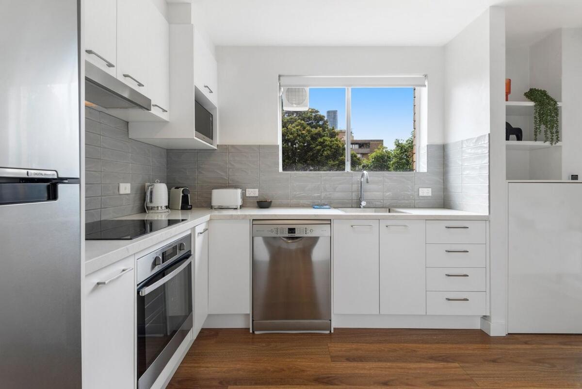 Newly Renovated South Yarra 2br With Parking Apartment