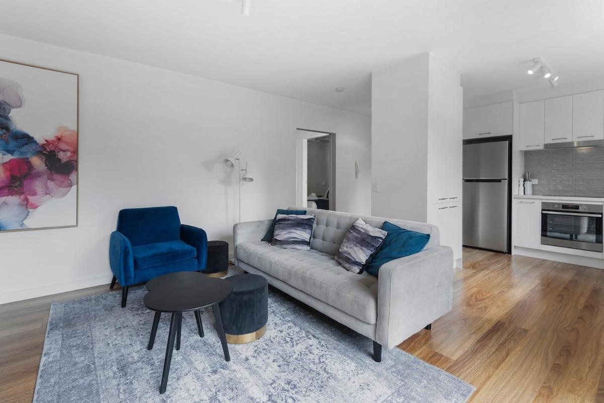 Newly Renovated South Yarra 2br With Parking Apartment