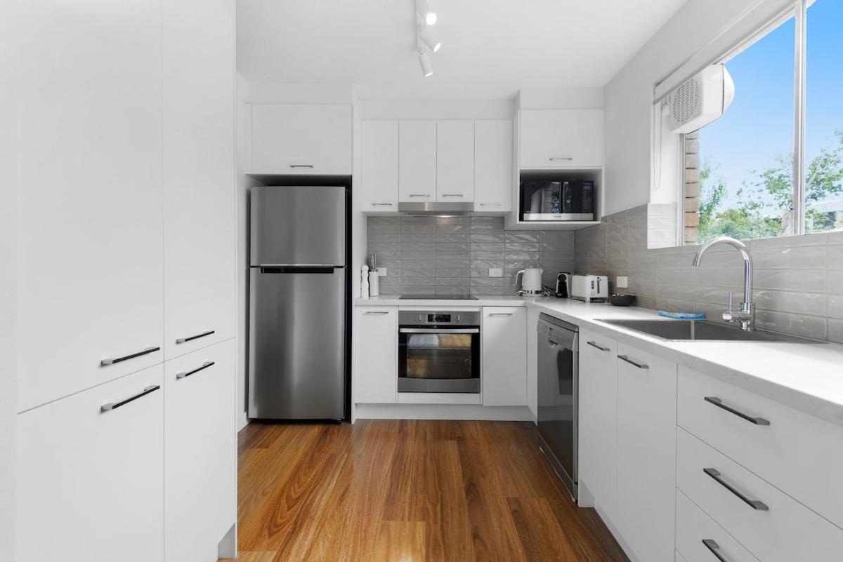 Apartment Newly Renovated South Yarra 2br With Parking