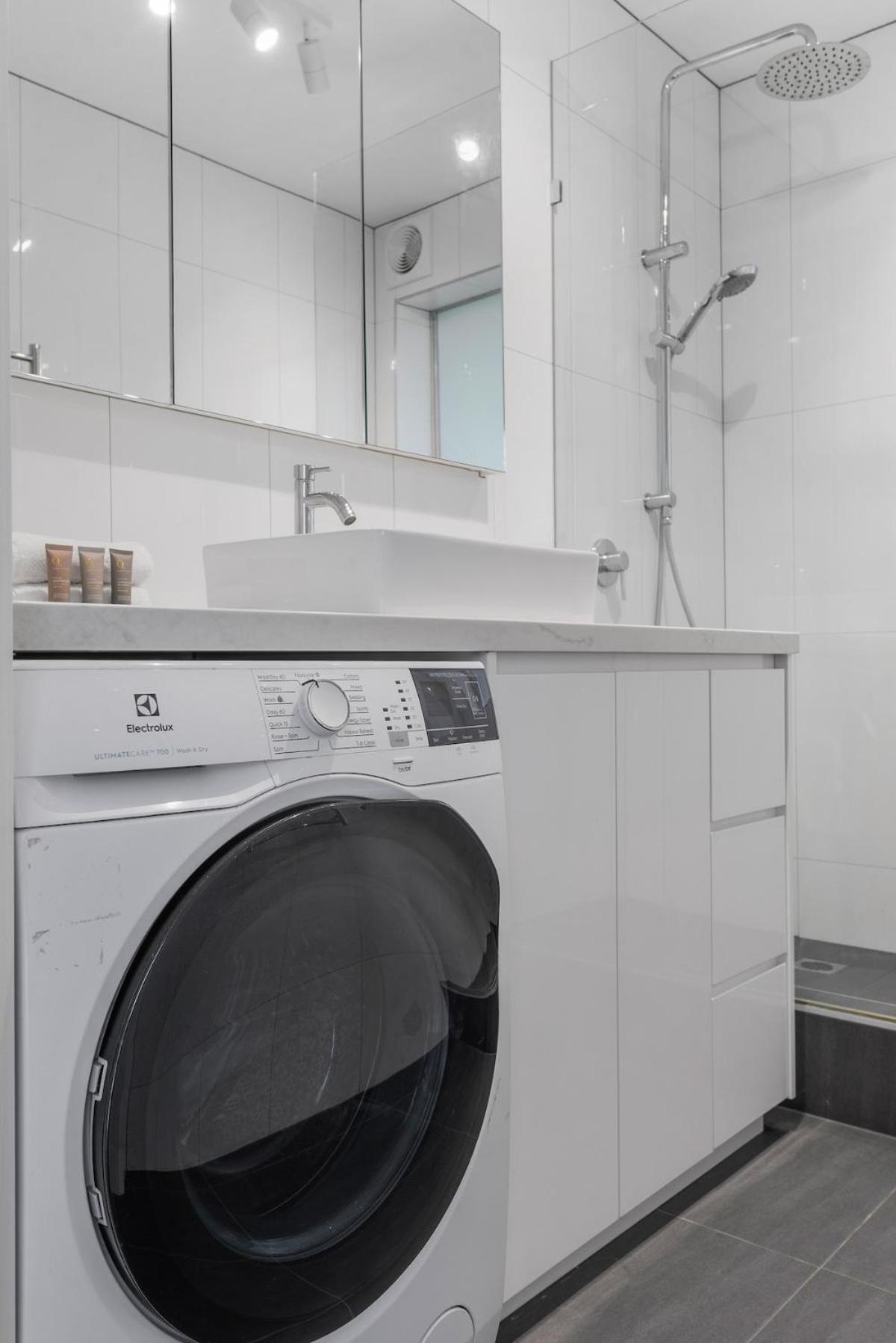 Apartment Newly Renovated South Yarra 2br With Parking *