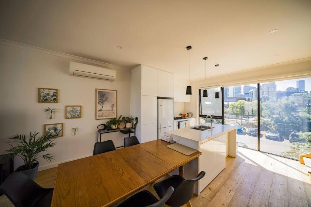 View 2br2b- Close To Cbd-parking * Melbourne