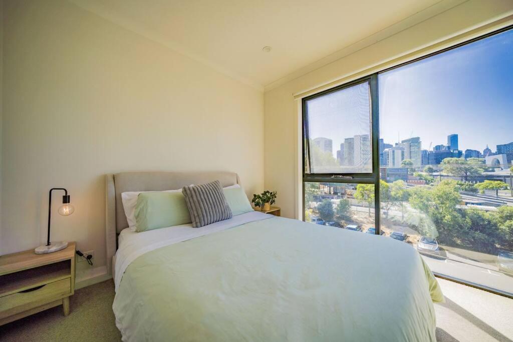 View 2br2b- Close To Cbd-parking