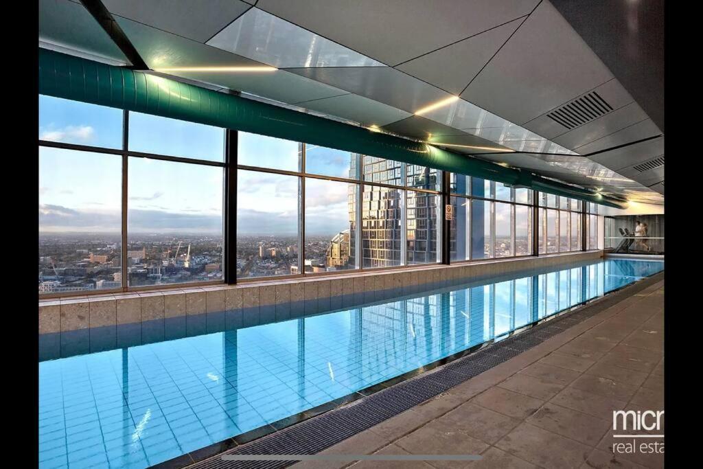 Blue, Rooftop Pool And Gym Apartment *