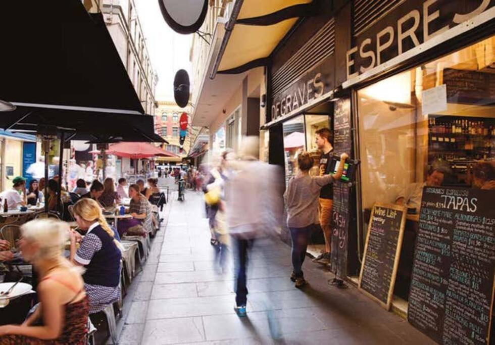 Collins Paris End Suite- 2 Bedrooms With Balcony Apartment Melbourne