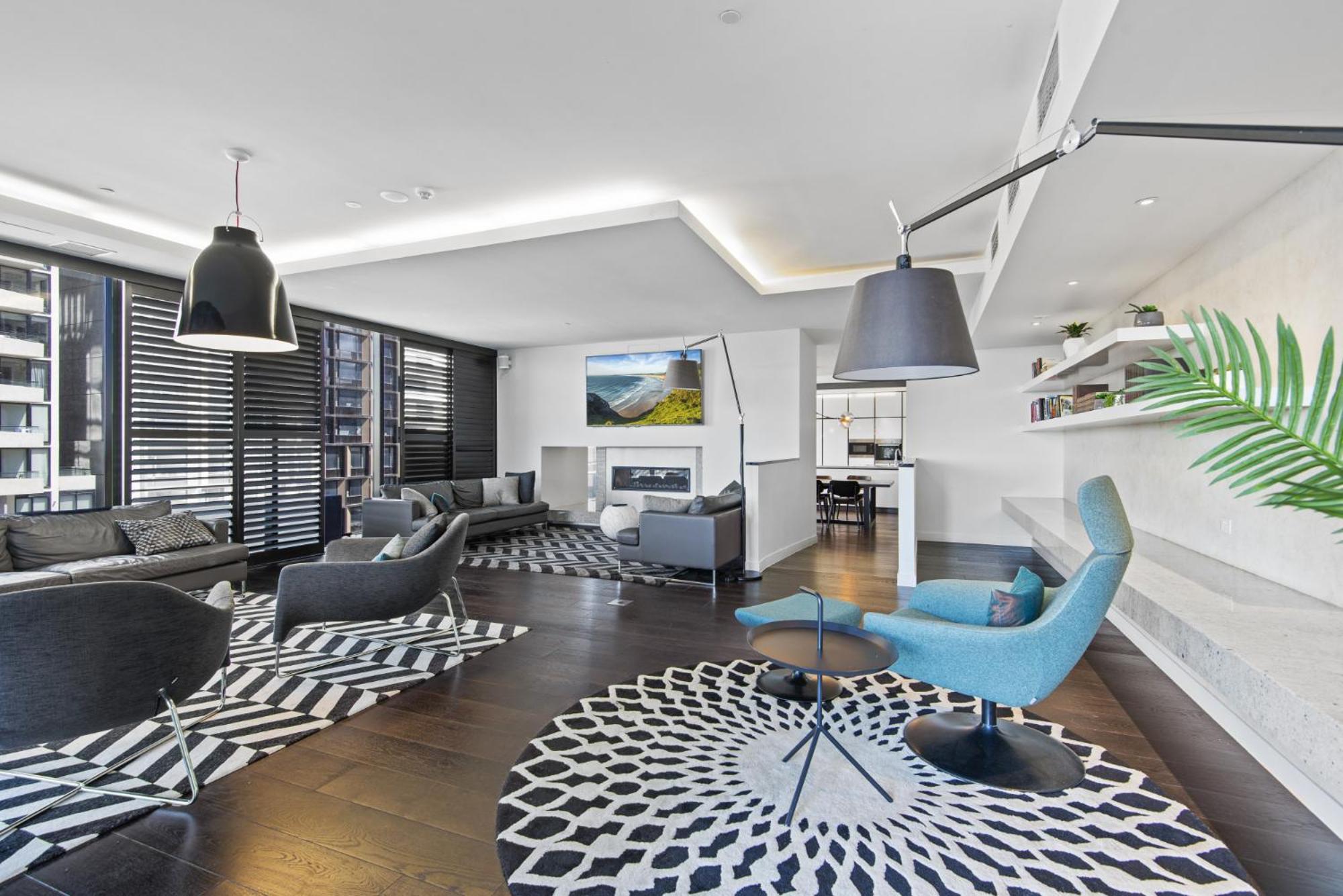 Apartment Chic 1-bed With Balcony Views And Amenities