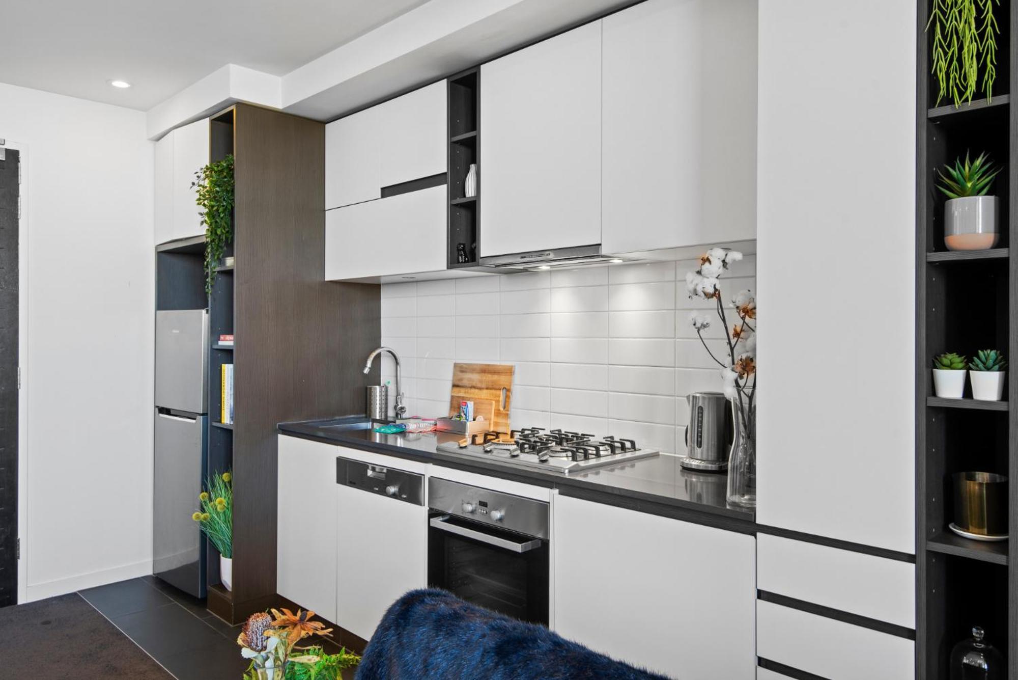 Apartment Chic 1-bed With Balcony Views And Amenities Melbourne