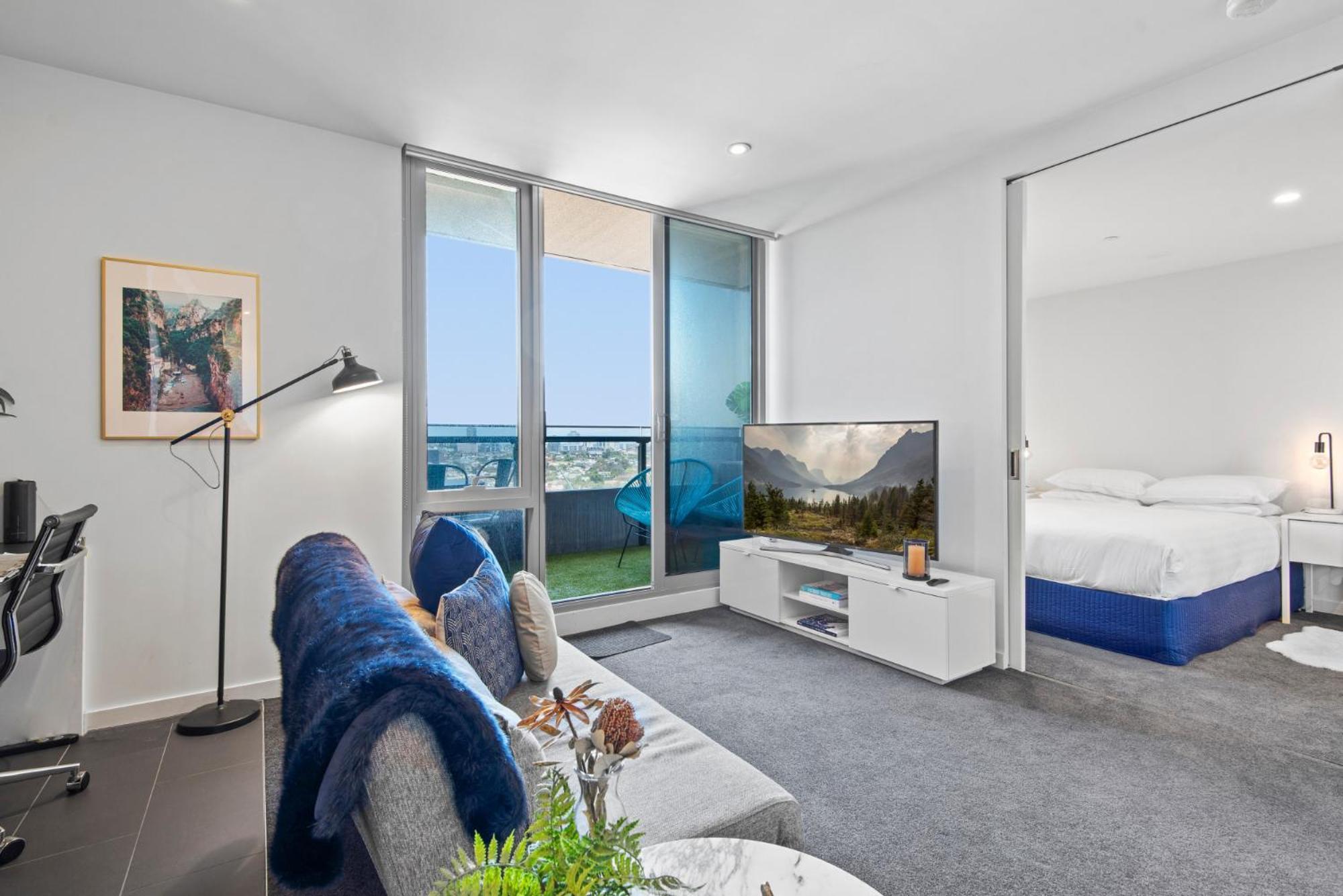 Chic 1-bed With Balcony Views And Amenities Apartment *