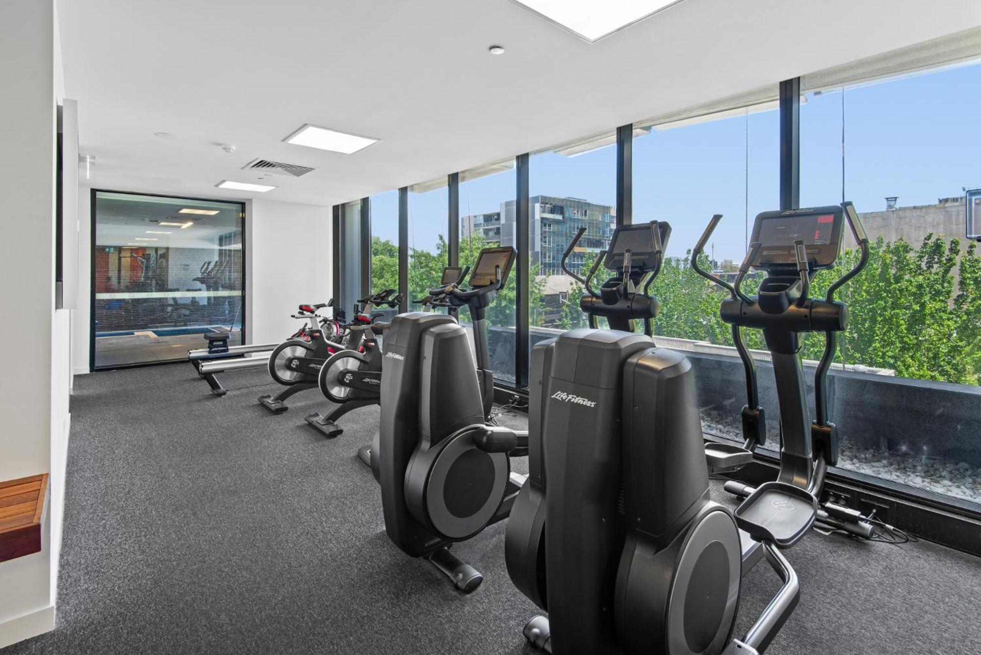 Chic 1-bed With Balcony Views And Amenities *