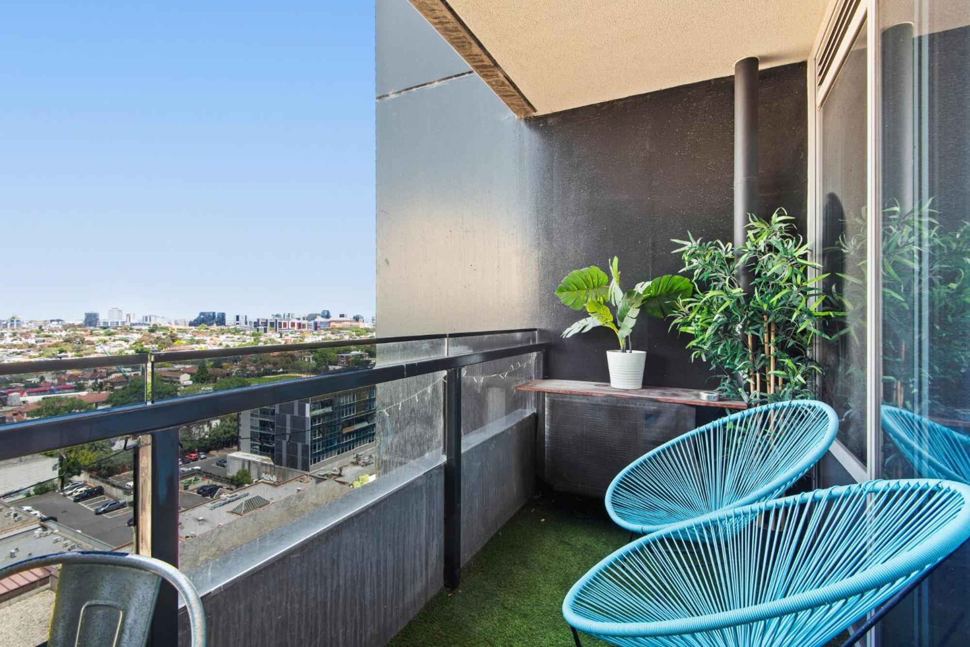 Chic 1-bed With Balcony Views And Amenities Melbourne