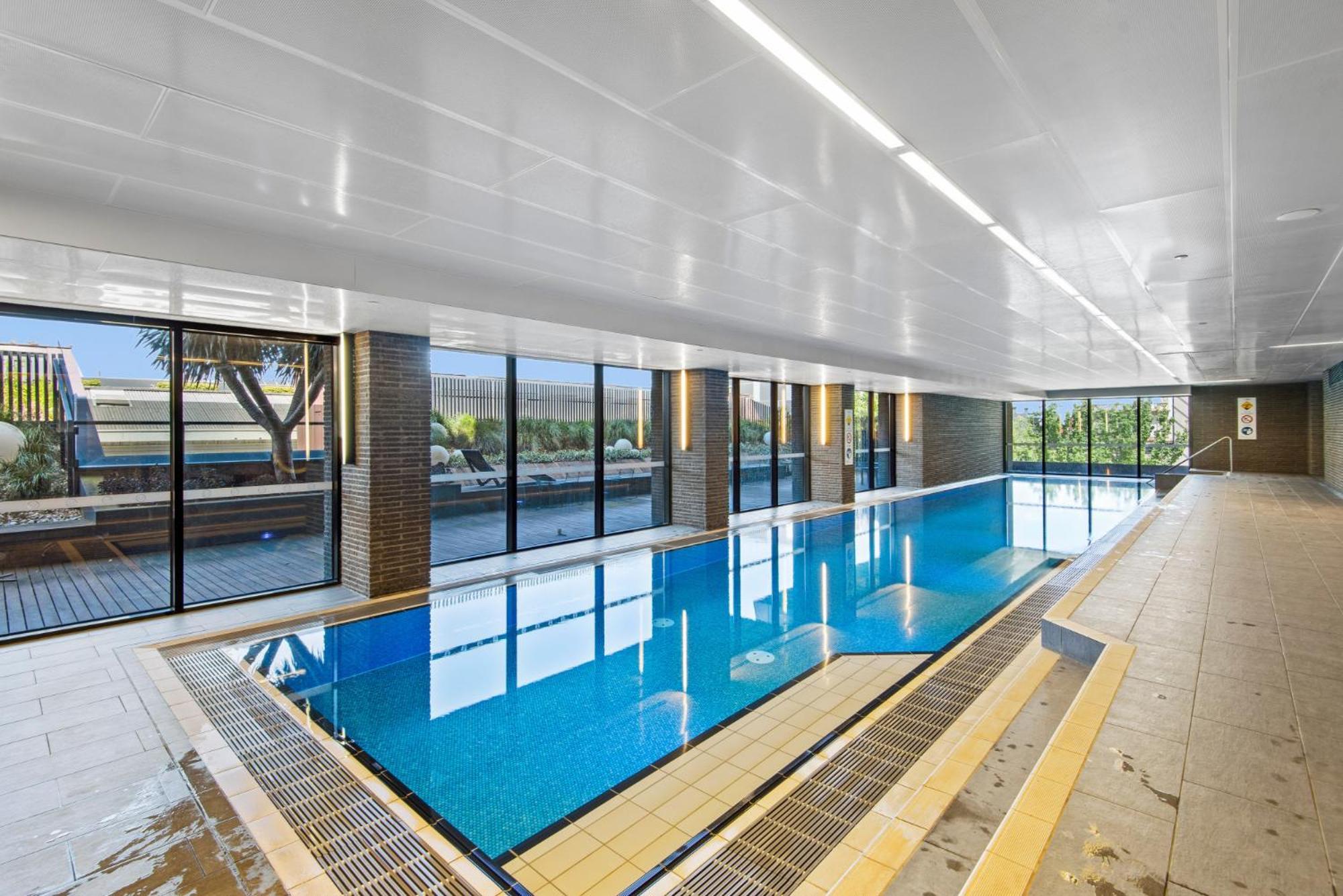 Chic 1-bed With Balcony Views And Amenities *