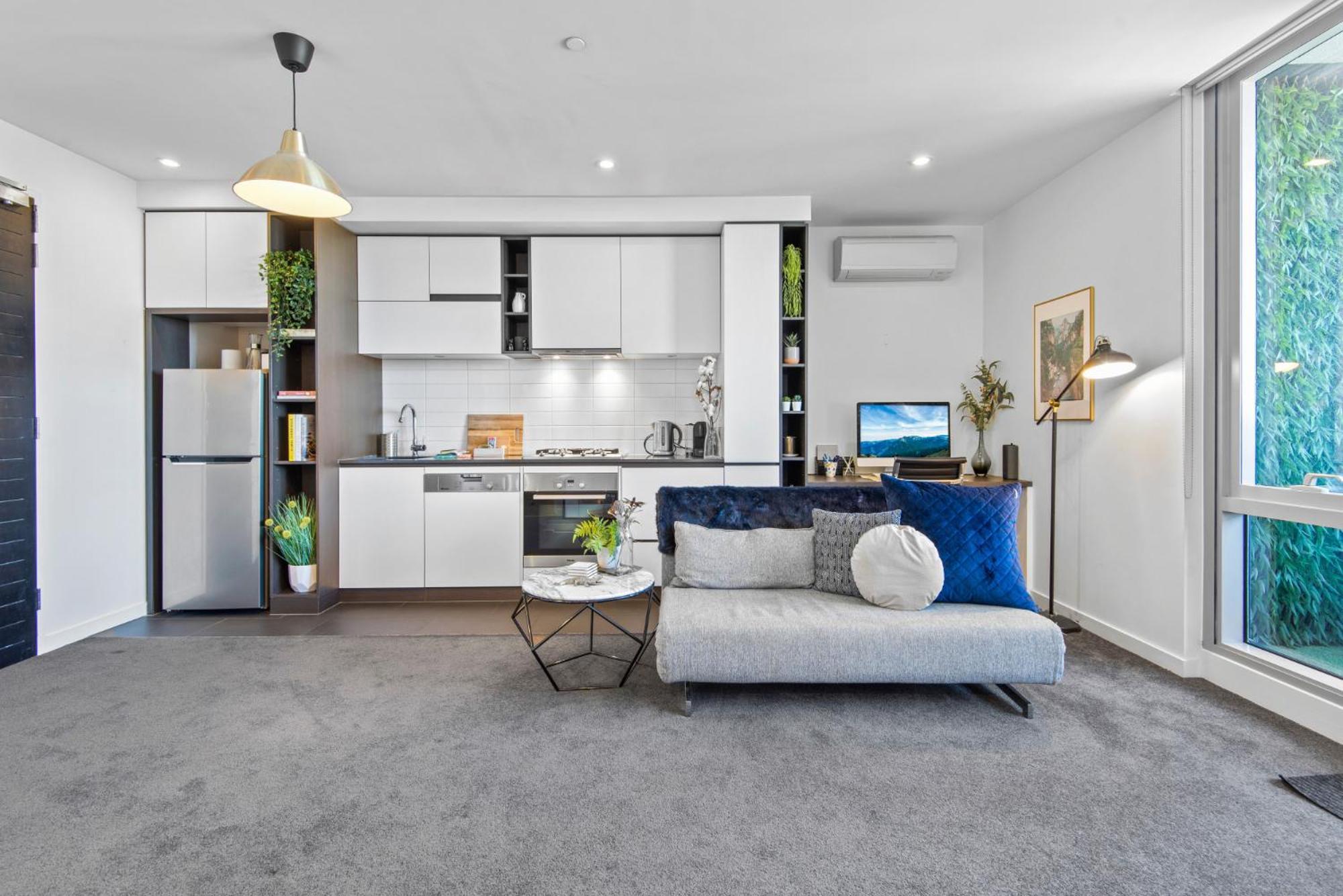 Chic 1-bed With Balcony Views And Amenities Apartment Melbourne