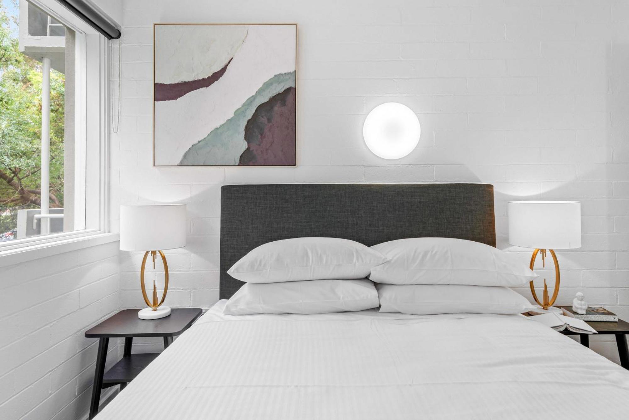 Sublime 1-bed By Royal Park Melbourne