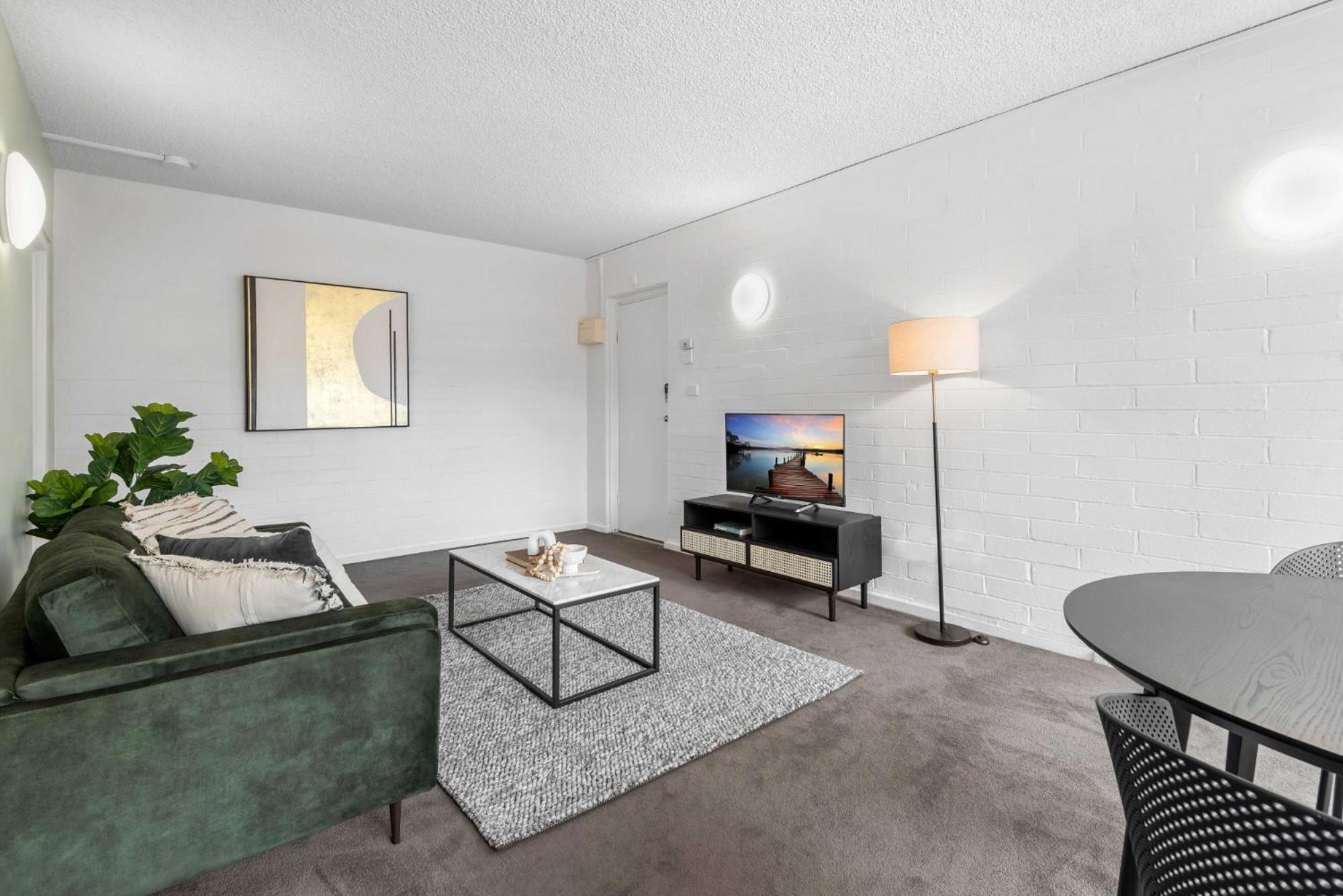 Sublime 1-bed By Royal Park Melbourne