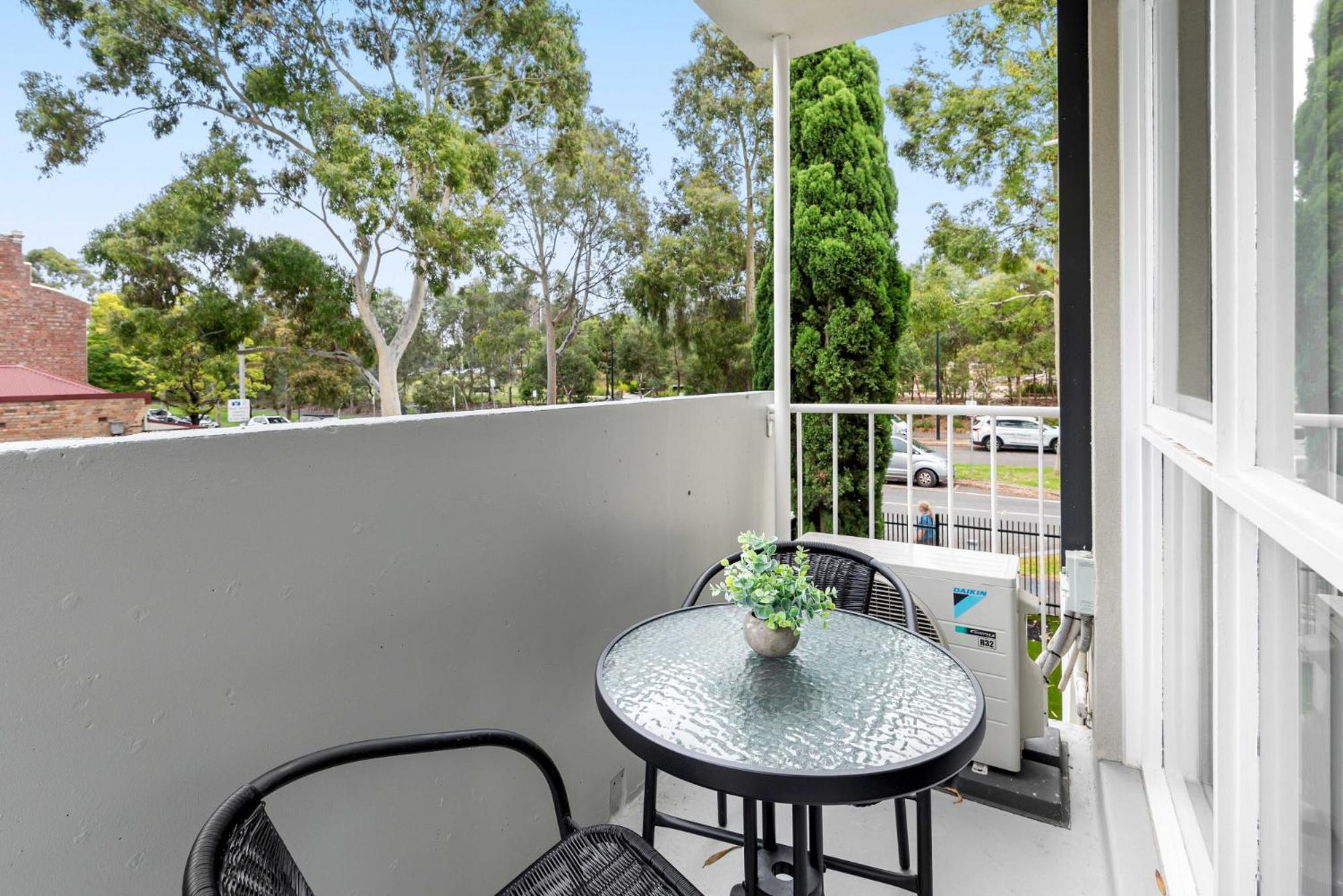 Sublime 1-bed By Royal Park Apartment
