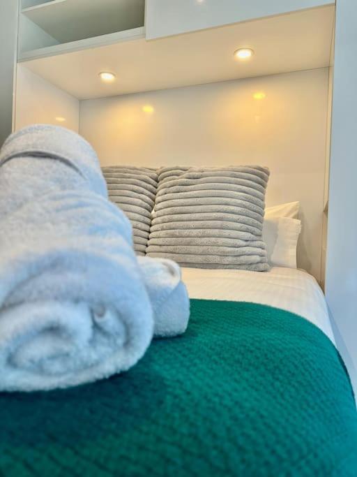 Modern 1br West Gateway *