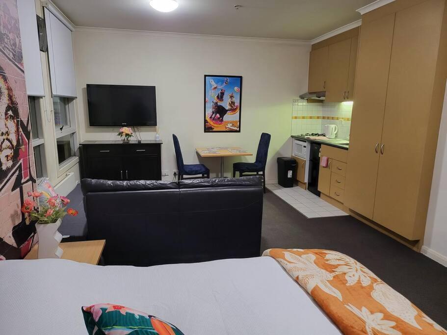 Amazing Front Flinders Station Apartment Melbourne