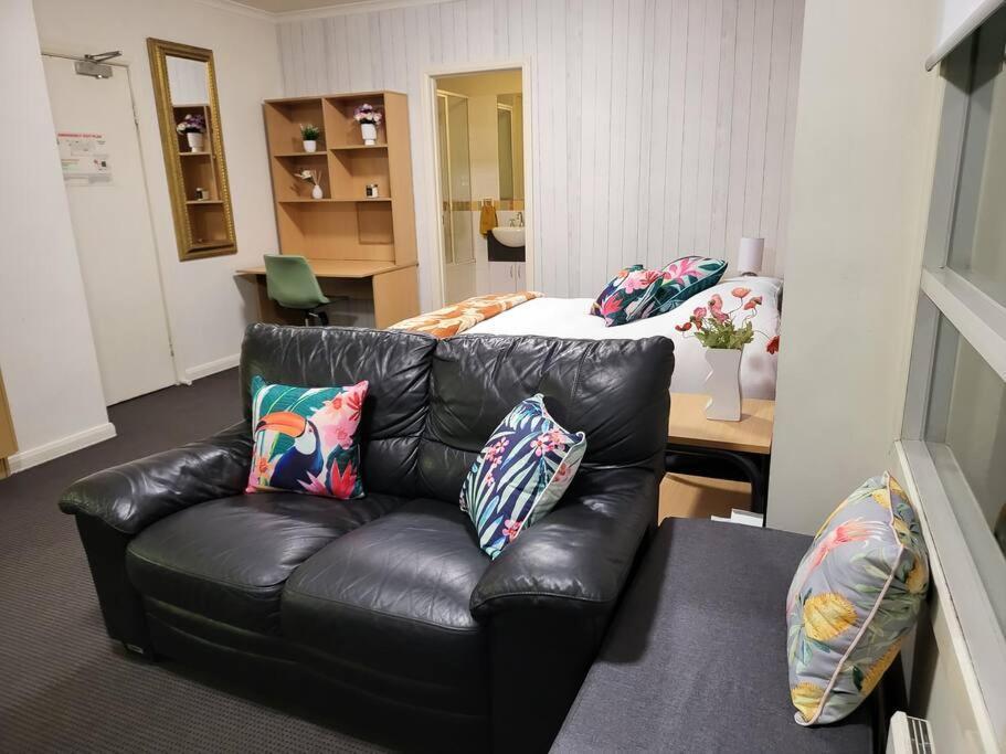 Amazing Front Flinders Station Apartment Melbourne