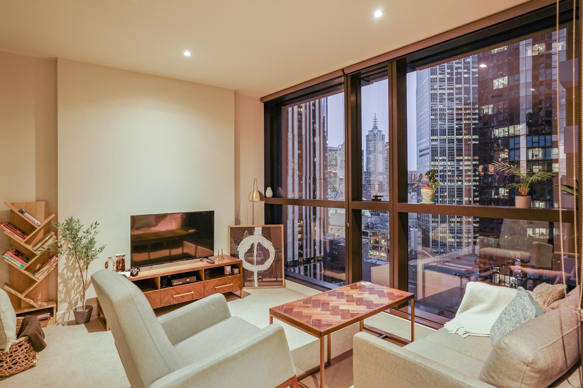 Cosy 2-bedroom Retreat With View Near Qvm Melbourne