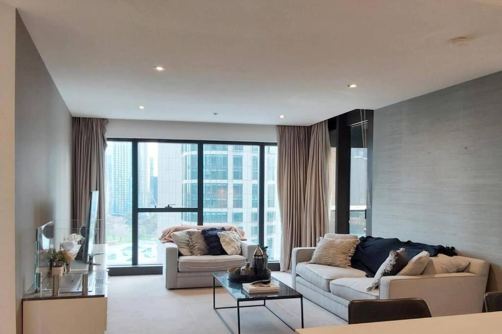 Luxury 2b2b 2 Tandem Carparks Prima Pearl Southbank Next To Casino & City Apartment