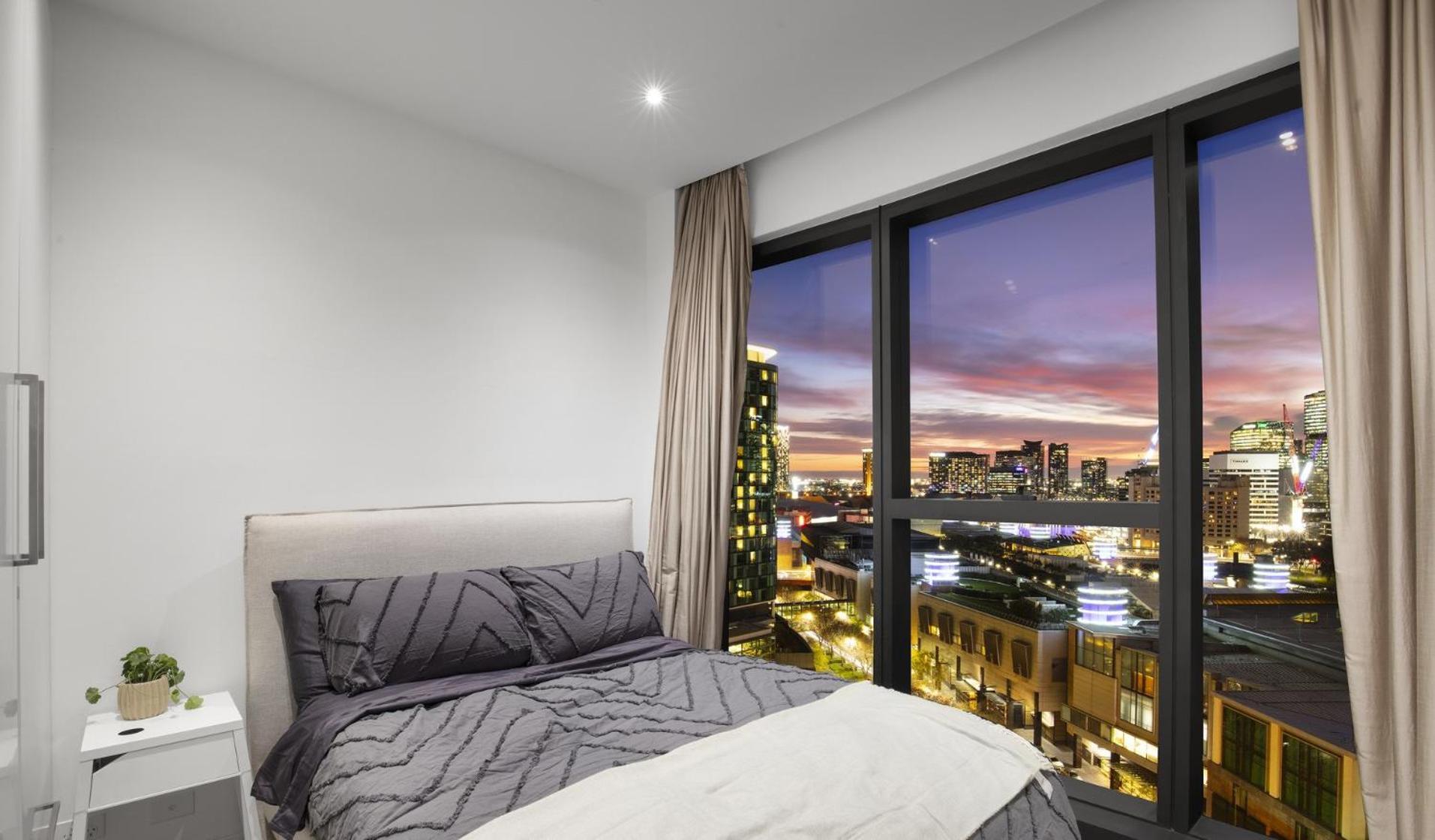 Luxury 2b2b 2 Tandem Carparks Prima Pearl Southbank Next To Casino & City Apartment *