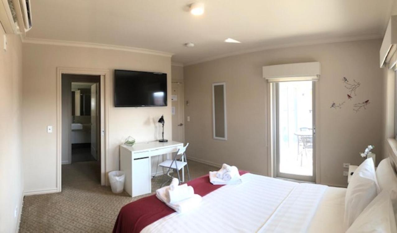 228g - Large Premium In Shared Space In Brunswick!